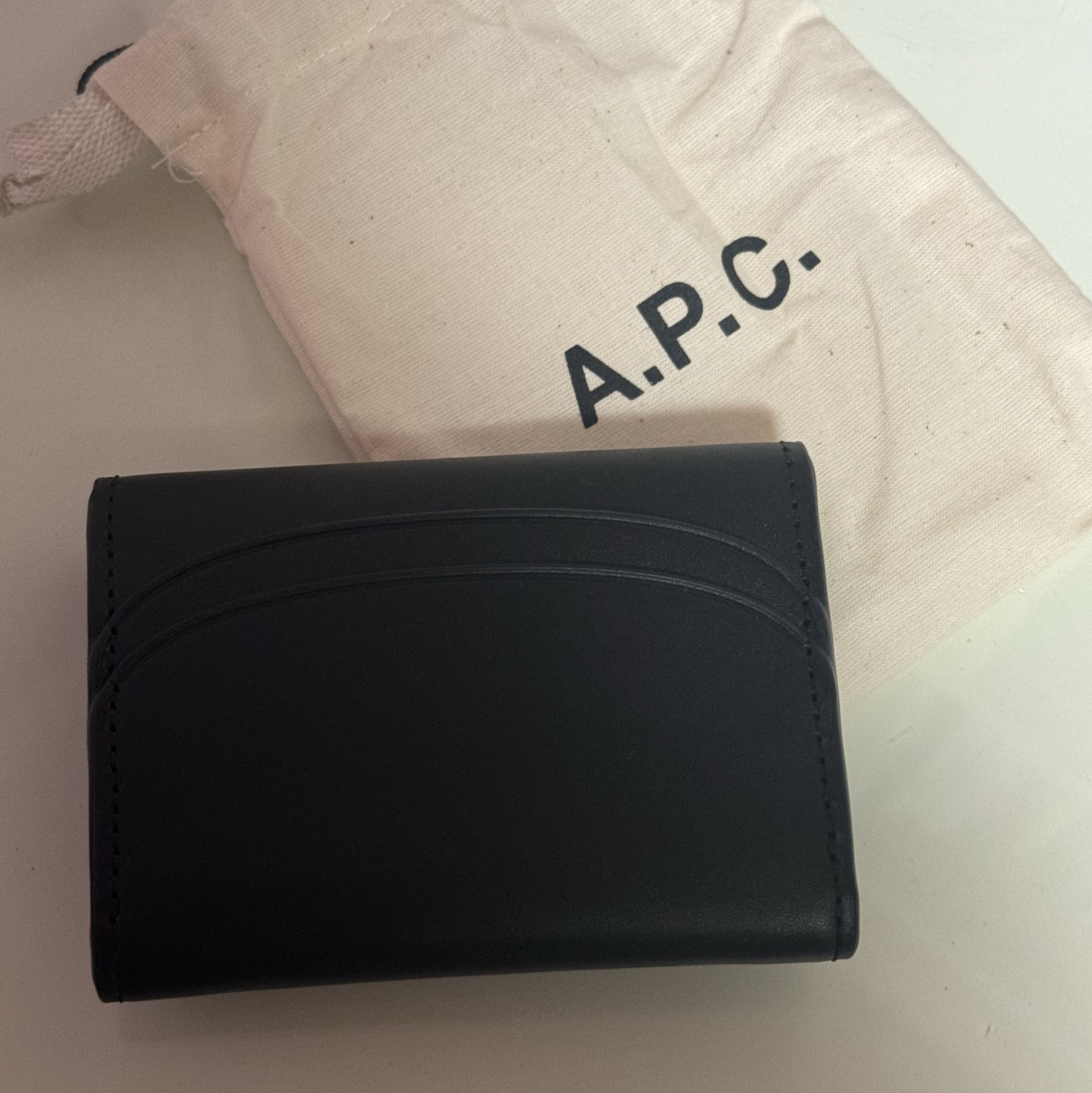 A.P.C. Geneva Business Card Holder Black 착용 스타일 - 3