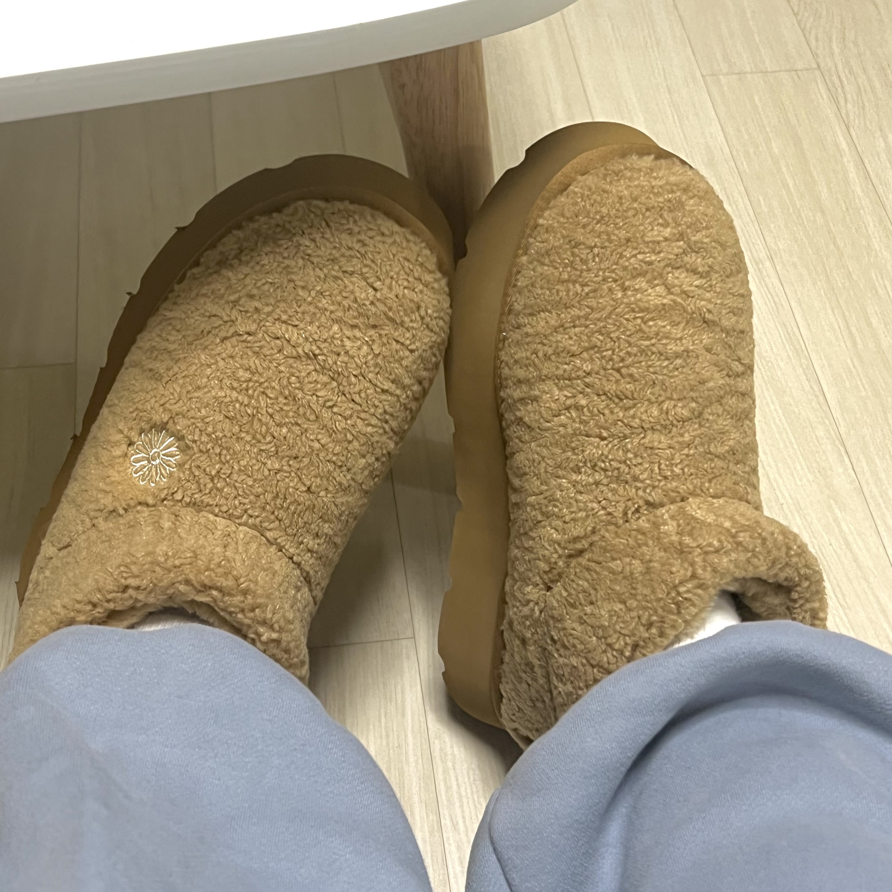 Mardi Mercredi Les Pompes Women Boucle Ugg Boots Chestnut 착용 스타일