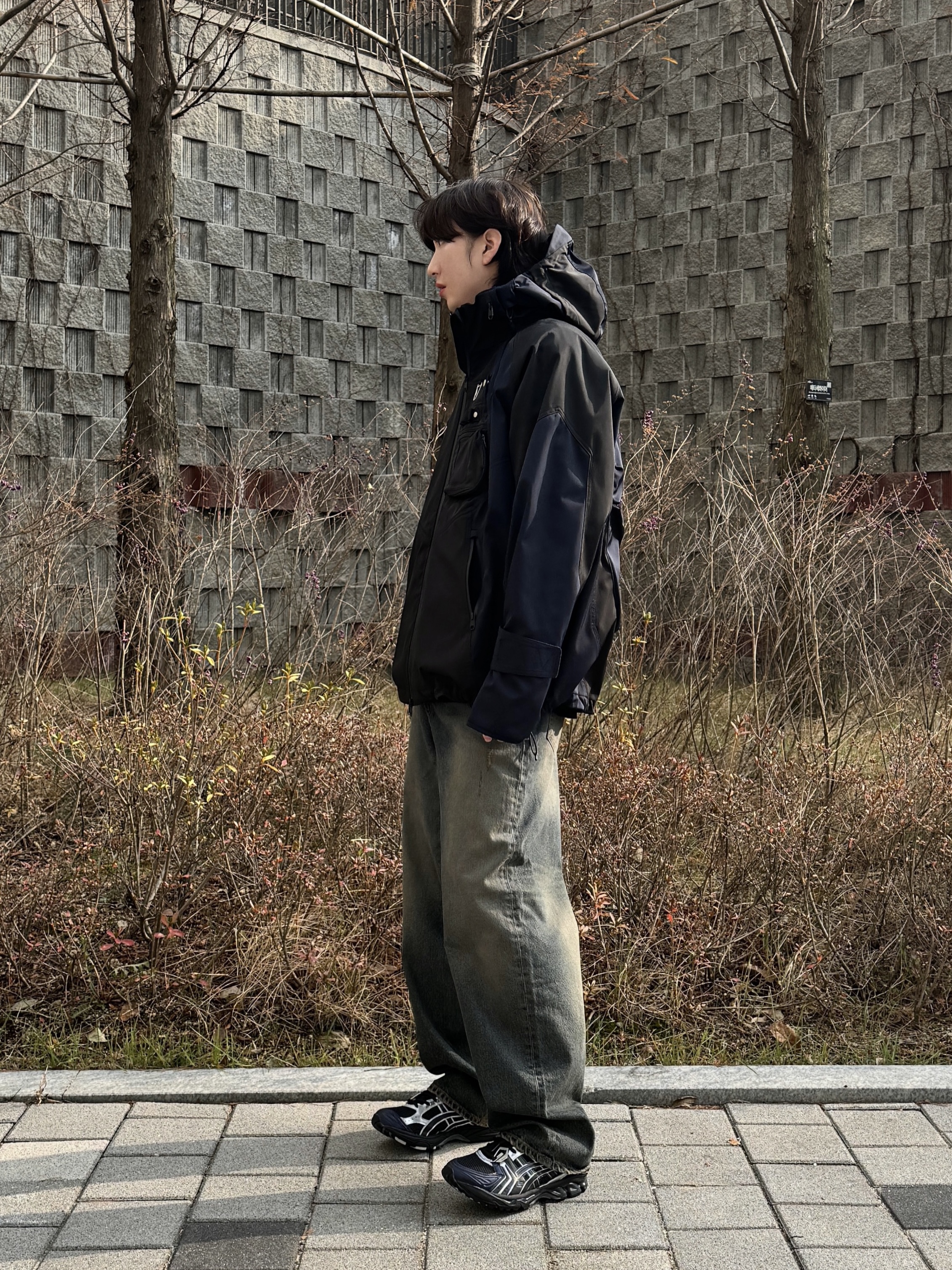 Asics x Atmos x Undermycar Gel-Kayano 14 Black Pure Silver, Undermycar Iek Hand Brush Washed Wide Jeans Corrosion Blue - 23FW 착용 스타일 - 2