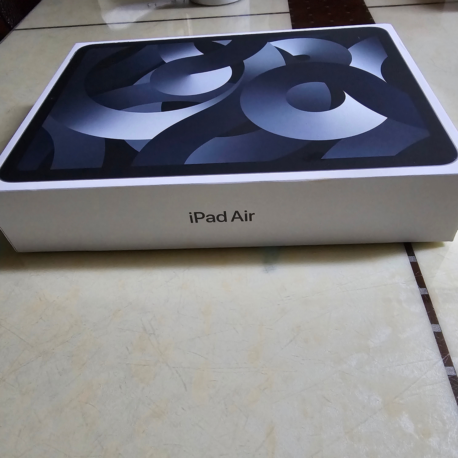 Apple iPad Air 5th Gen Wifi 64GB Space Gray (Korean Ver.) 착용 스타일 - 1