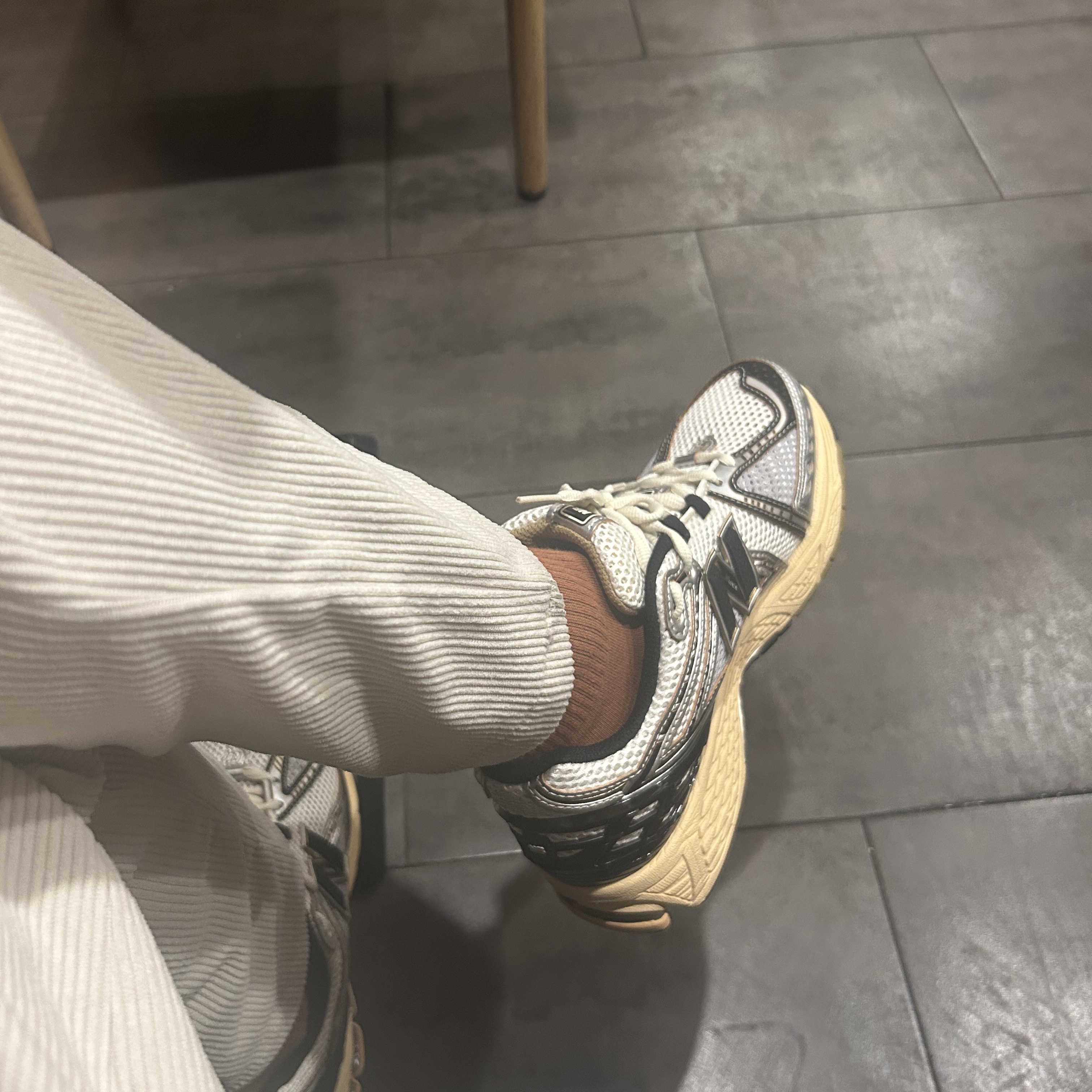 New Balance 1906R Vintage Grey Metallic Silver 착용 스타일
