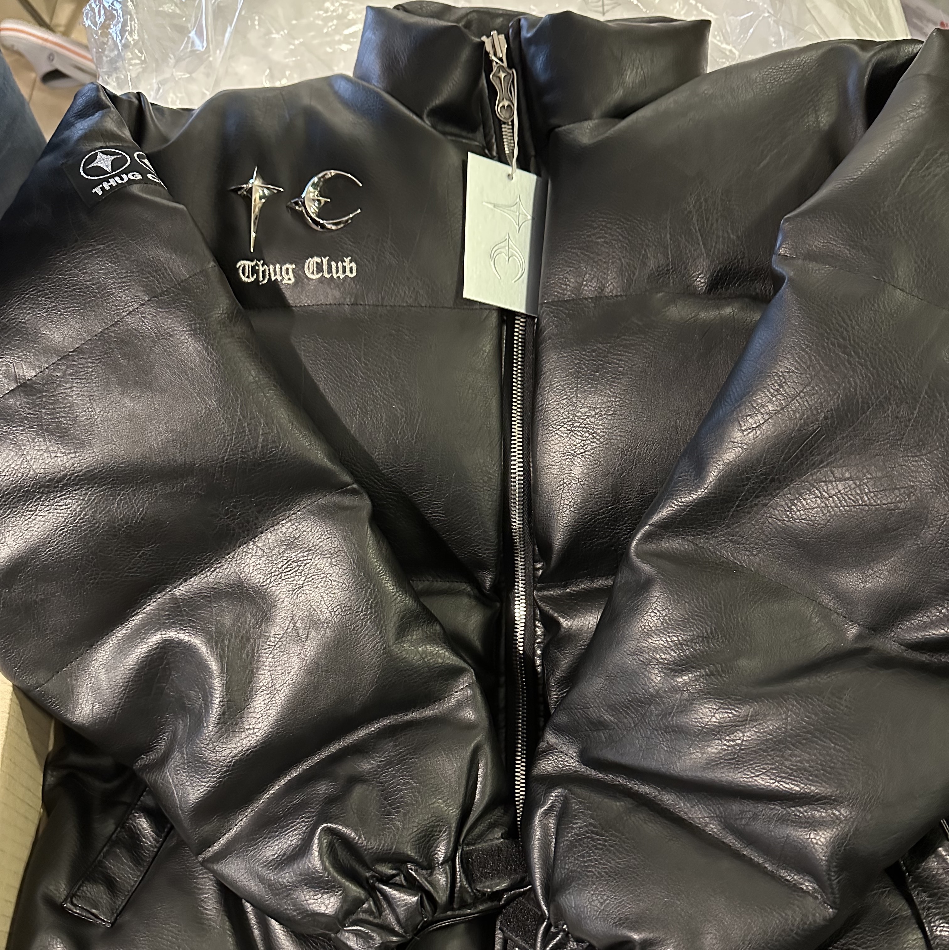 Thug Club Leather Puffer Jacket Black (Polyester) 착용 스타일