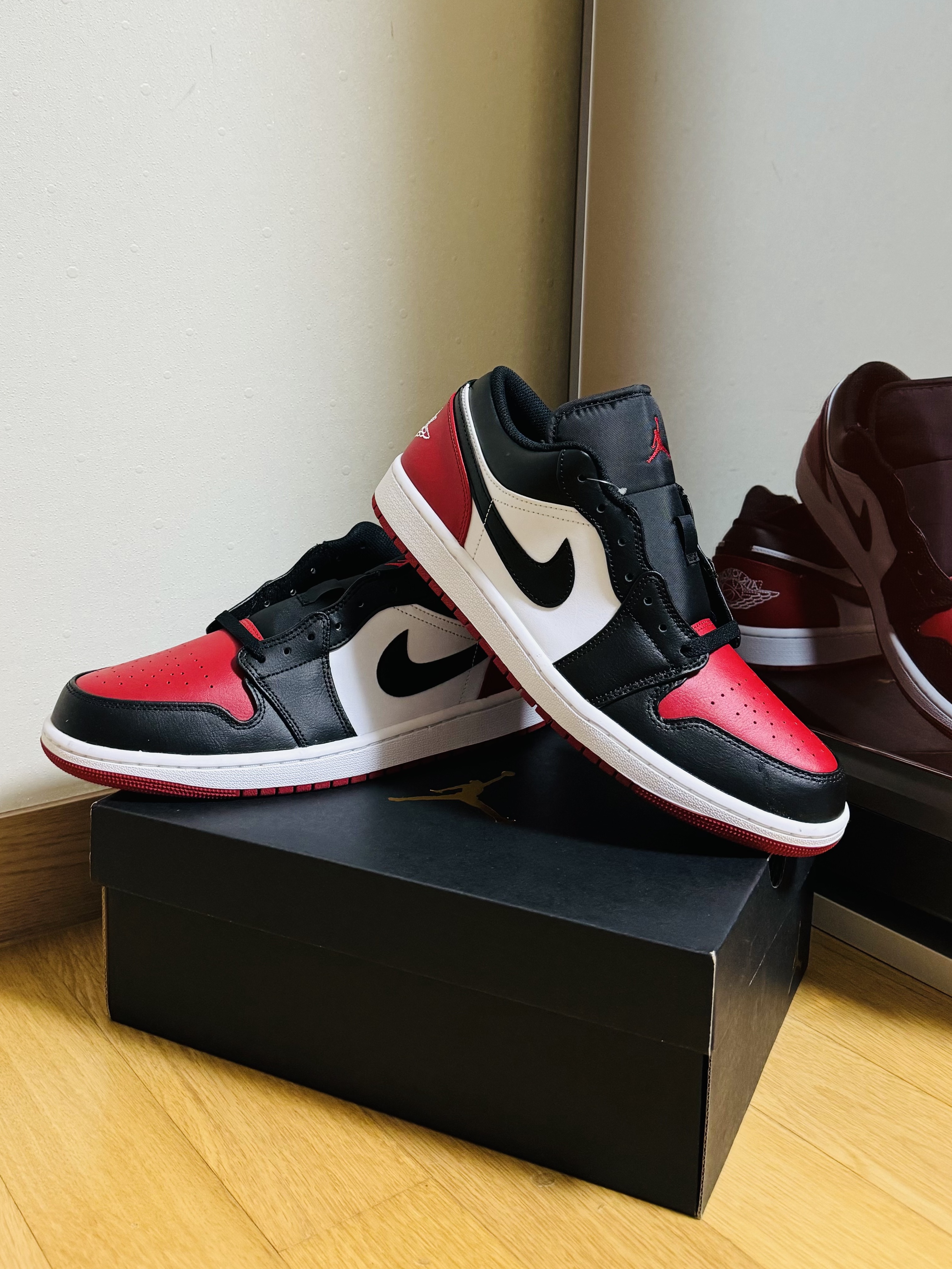 Jordan 1 Low White Varsity Red 착용 스타일