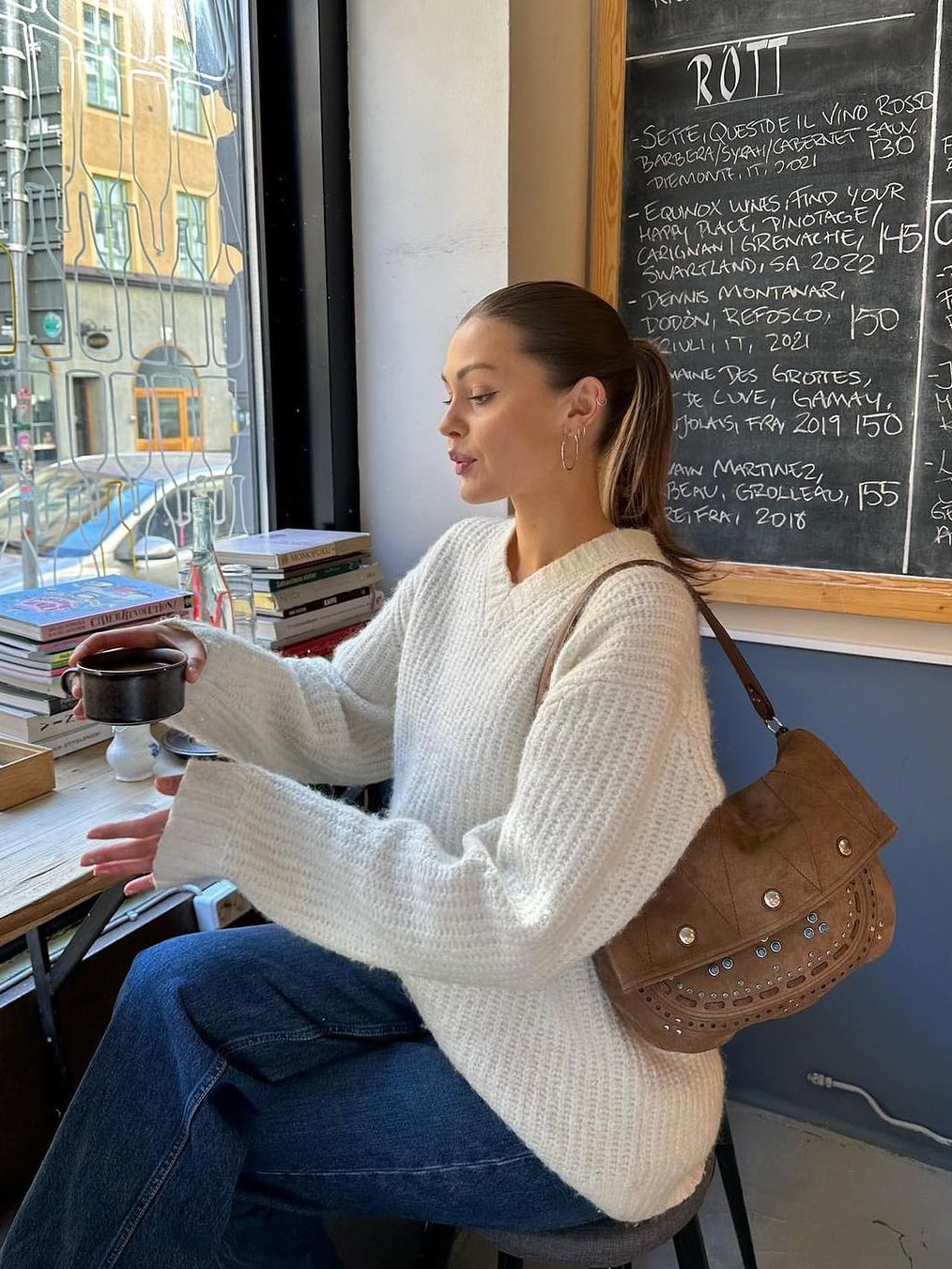 En Or Women Lambs Wool Round Knit Blue 착용 스타일 - 2