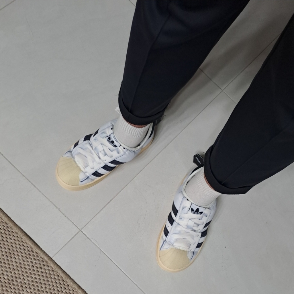 Adidas Puffylette Superstar Cloud White 착용 스타일