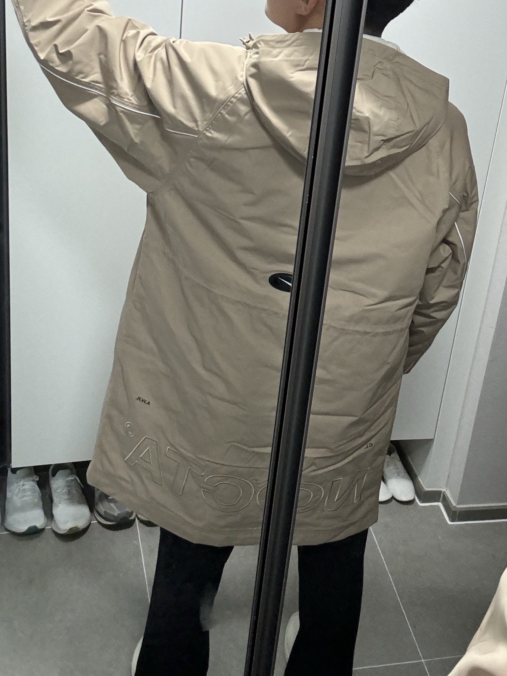 Nike x Drake Nocta Basketball Sideline Jacket Khaki (DV3647-248) 착용 스타일 - 5