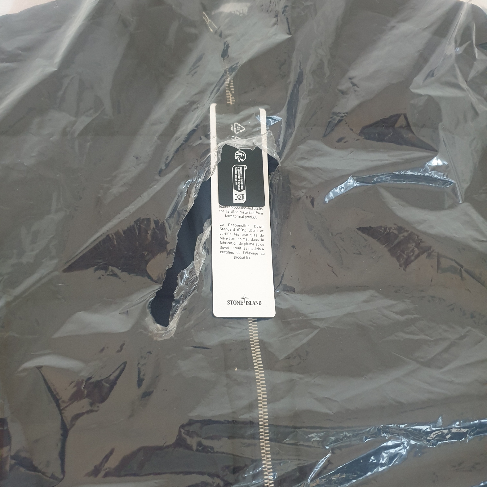 Stone Island 44028 Seamless Tunnel Nylon Down-TC Blouson Navy Blue - 23FW 착용 스타일
