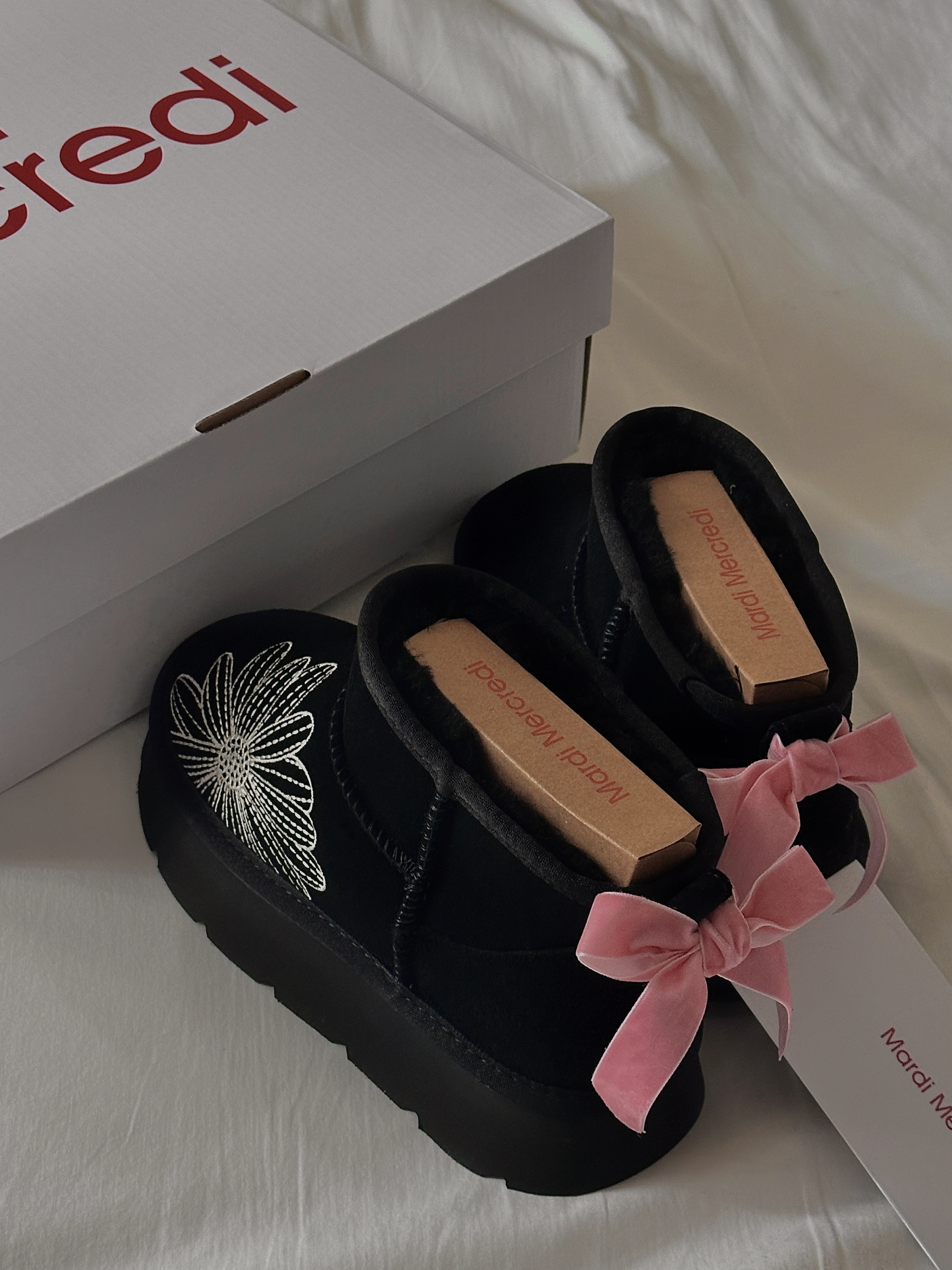 Mardi Mercredi Les Pompes Women Classique Mini Ugg Boots Black 착용 스타일 - 1