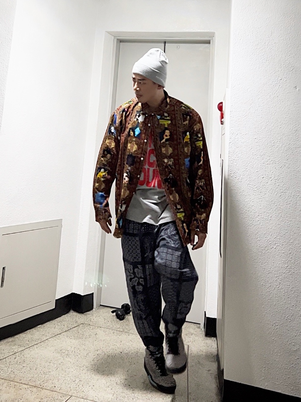 Supreme New Era Box Logo Beanie Heather Grey - 19FW, Supreme Don’t Fuck Around T-Shirt Heather Grey - 22FW 착용 스타일 - 3