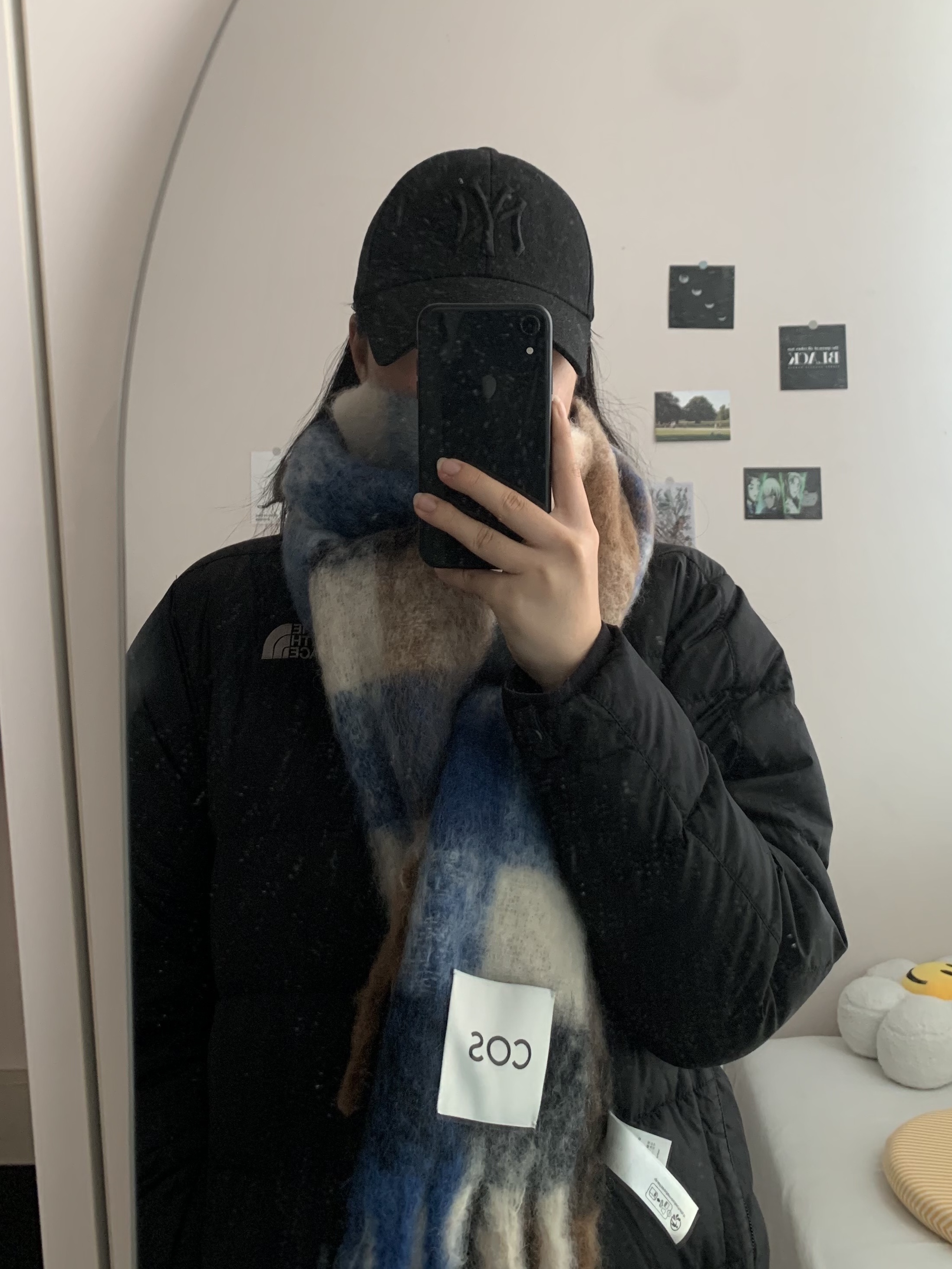 COS Oversized Mohair Blend Muffler Blue Brown Checked 착용 스타일