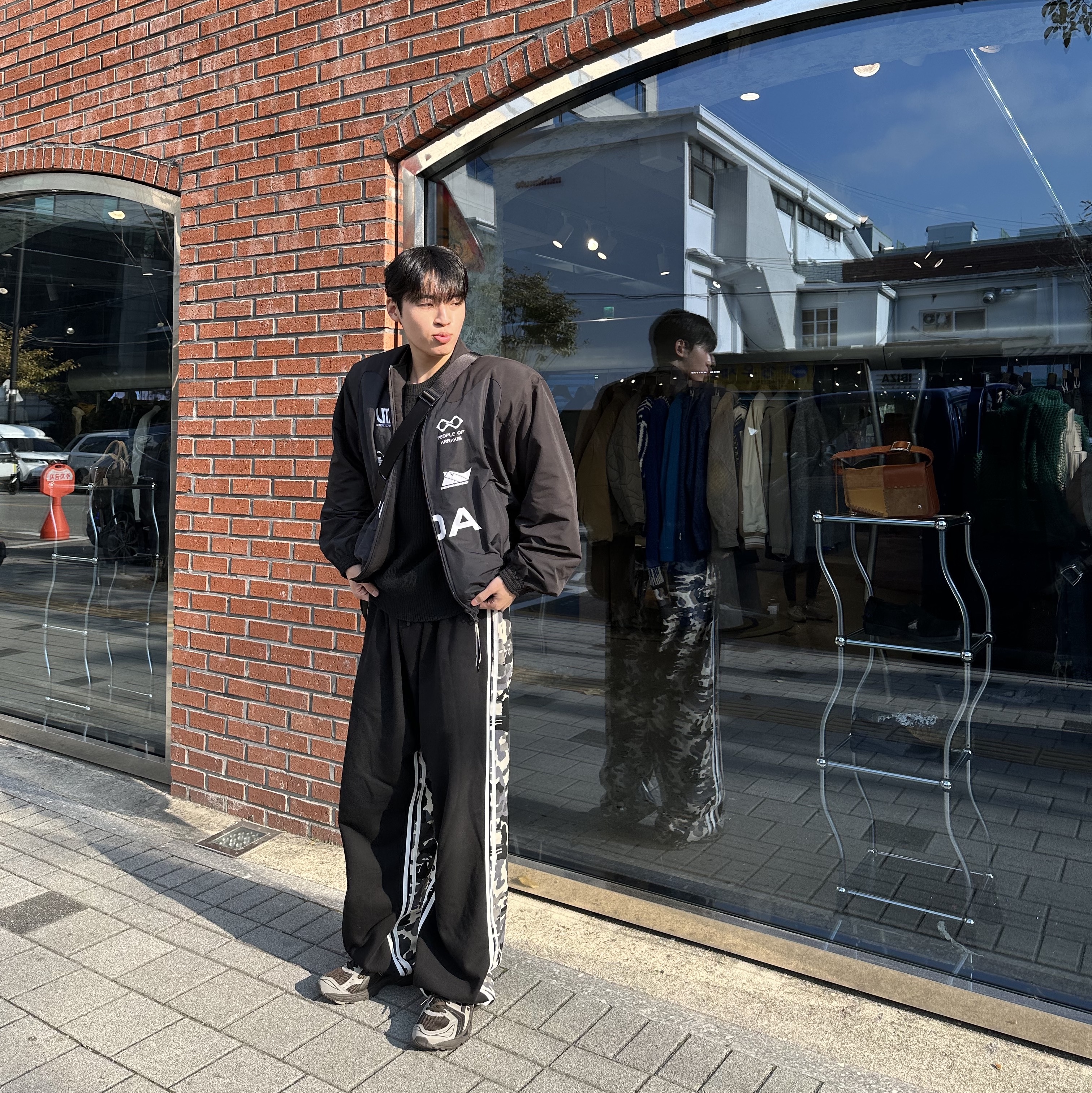 Asics x Atmos x Undermycar Gel-Kayano 14 Pepper Black, Undermycar Acer Padded Shoulder Crop Blouson Ebony - 23FW 착용 스타일 - 4
