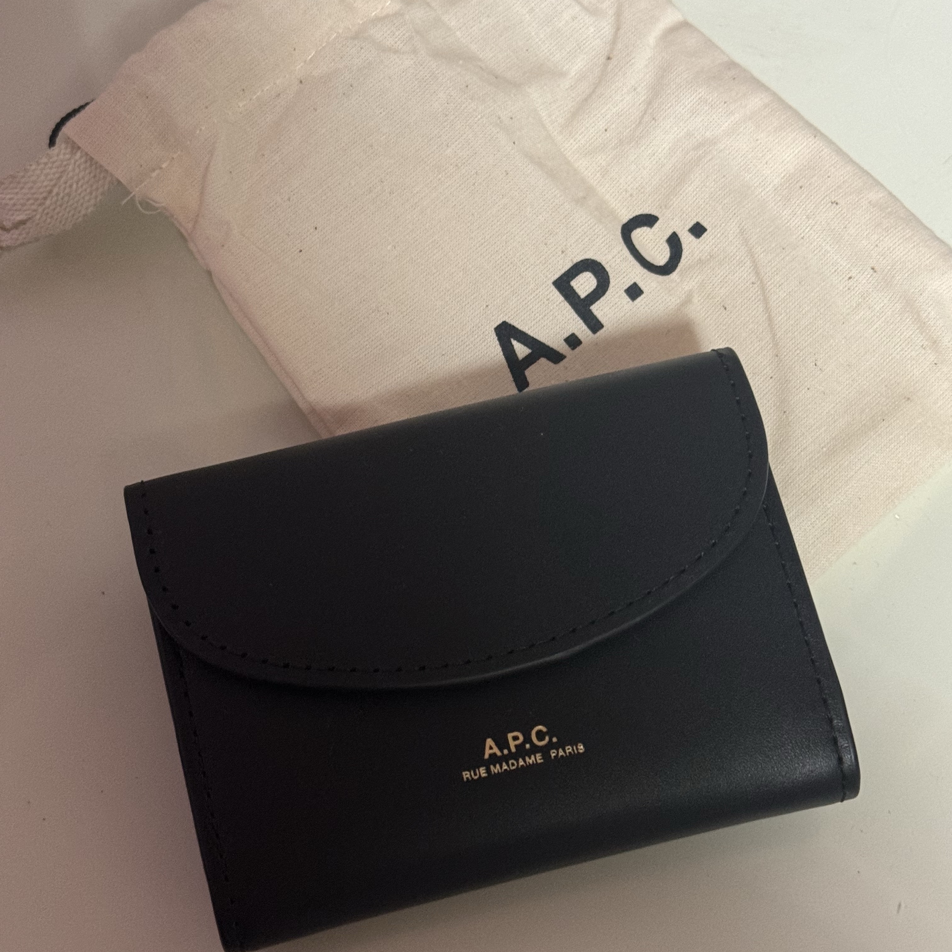 A.P.C. Geneva Business Card Holder Black 착용 스타일 - 1