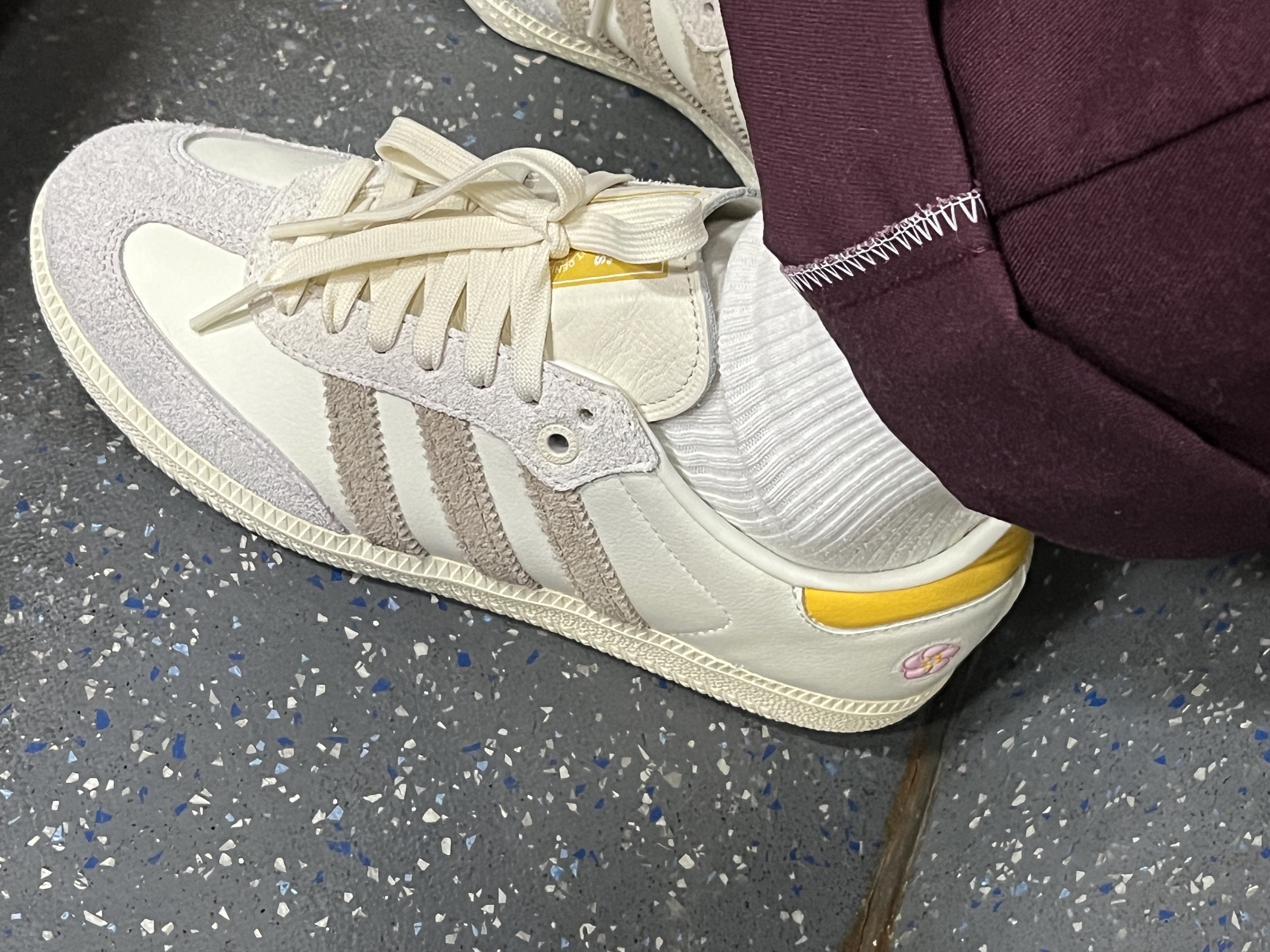Adidas x Kasina Samba Consortium Cup Off White Trace Khaki 착용 스타일 - 2