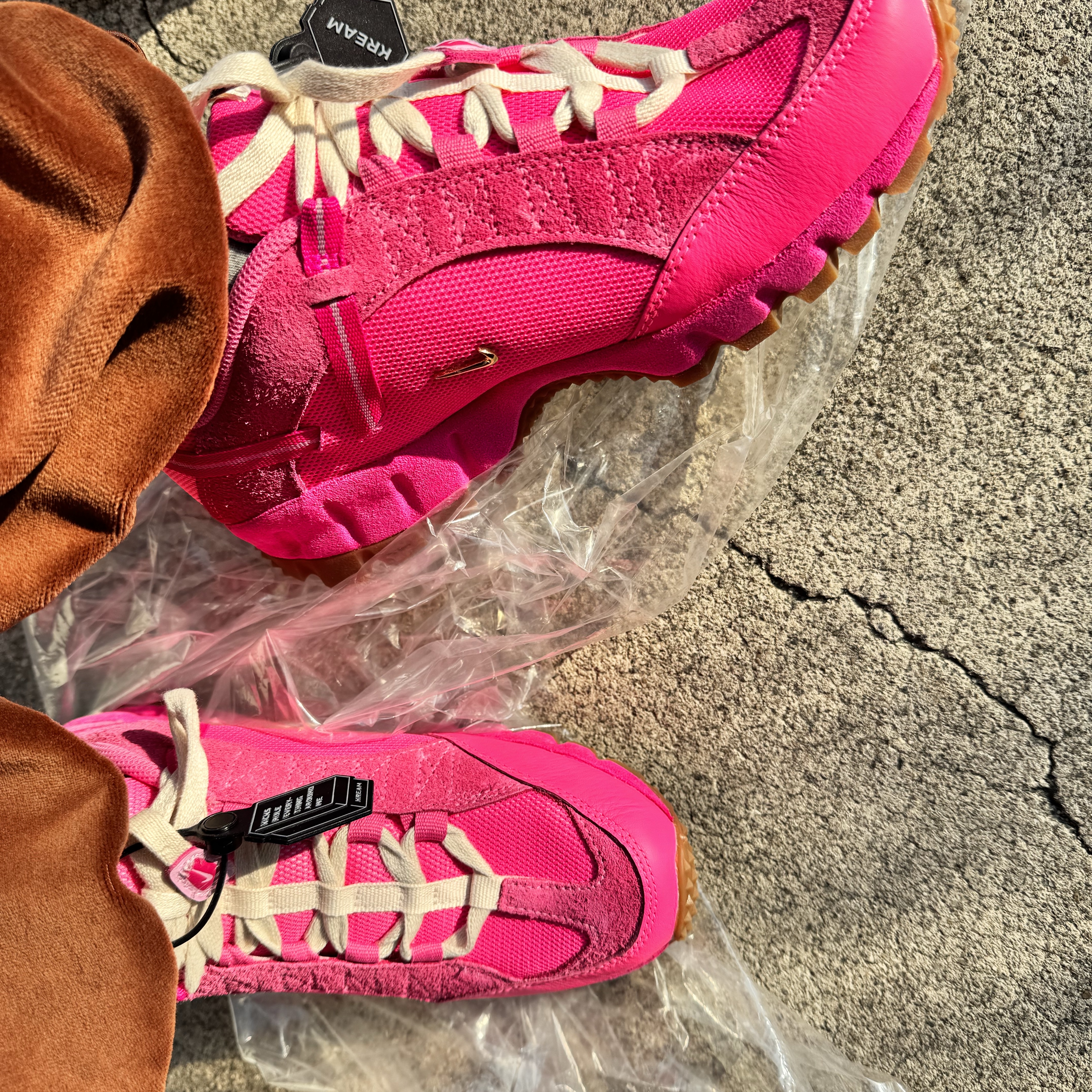 Nike x Jacquemus Air Humara LX Pink Flash 착용 스타일