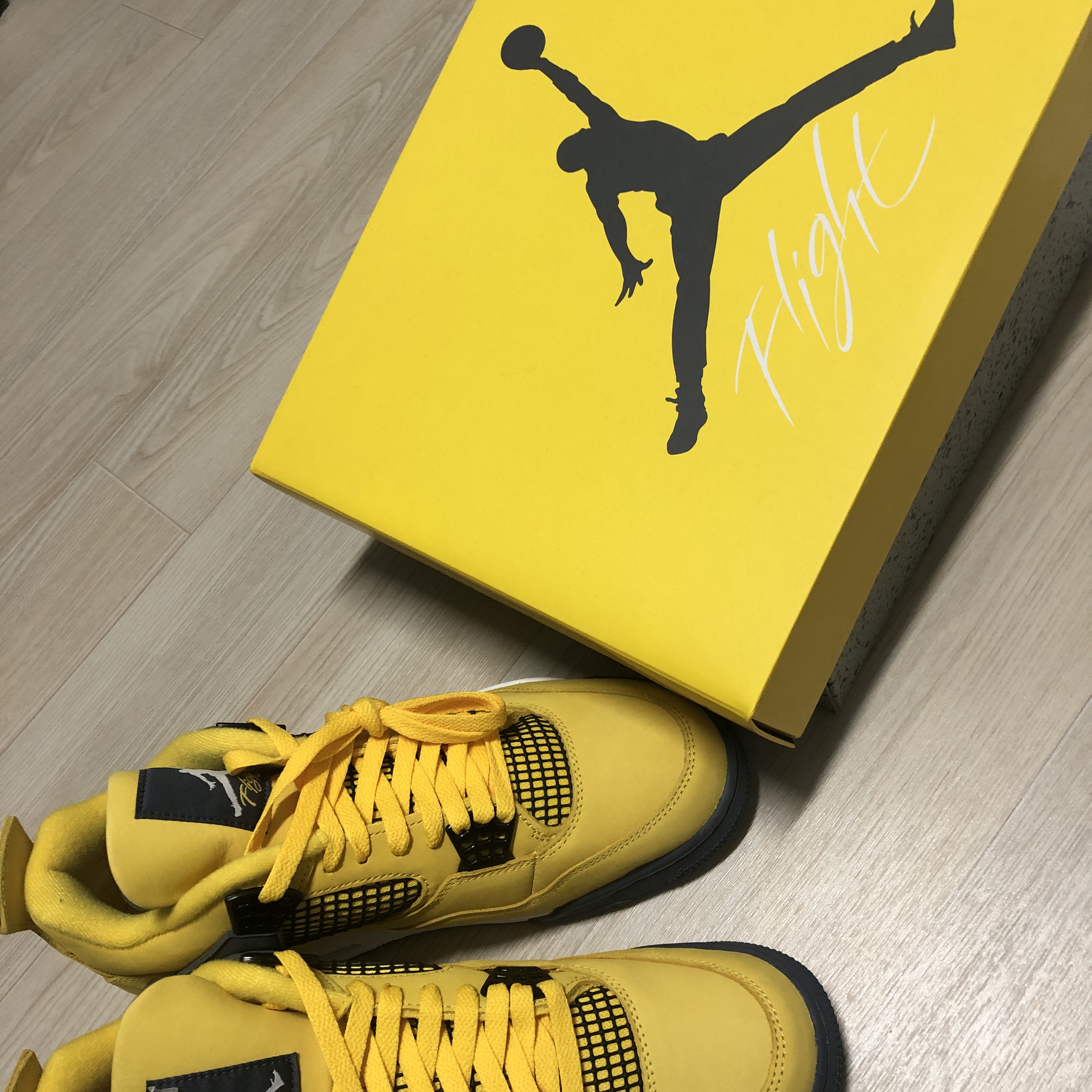 Jordan 4 Retro Tour Yellow 착용 스타일