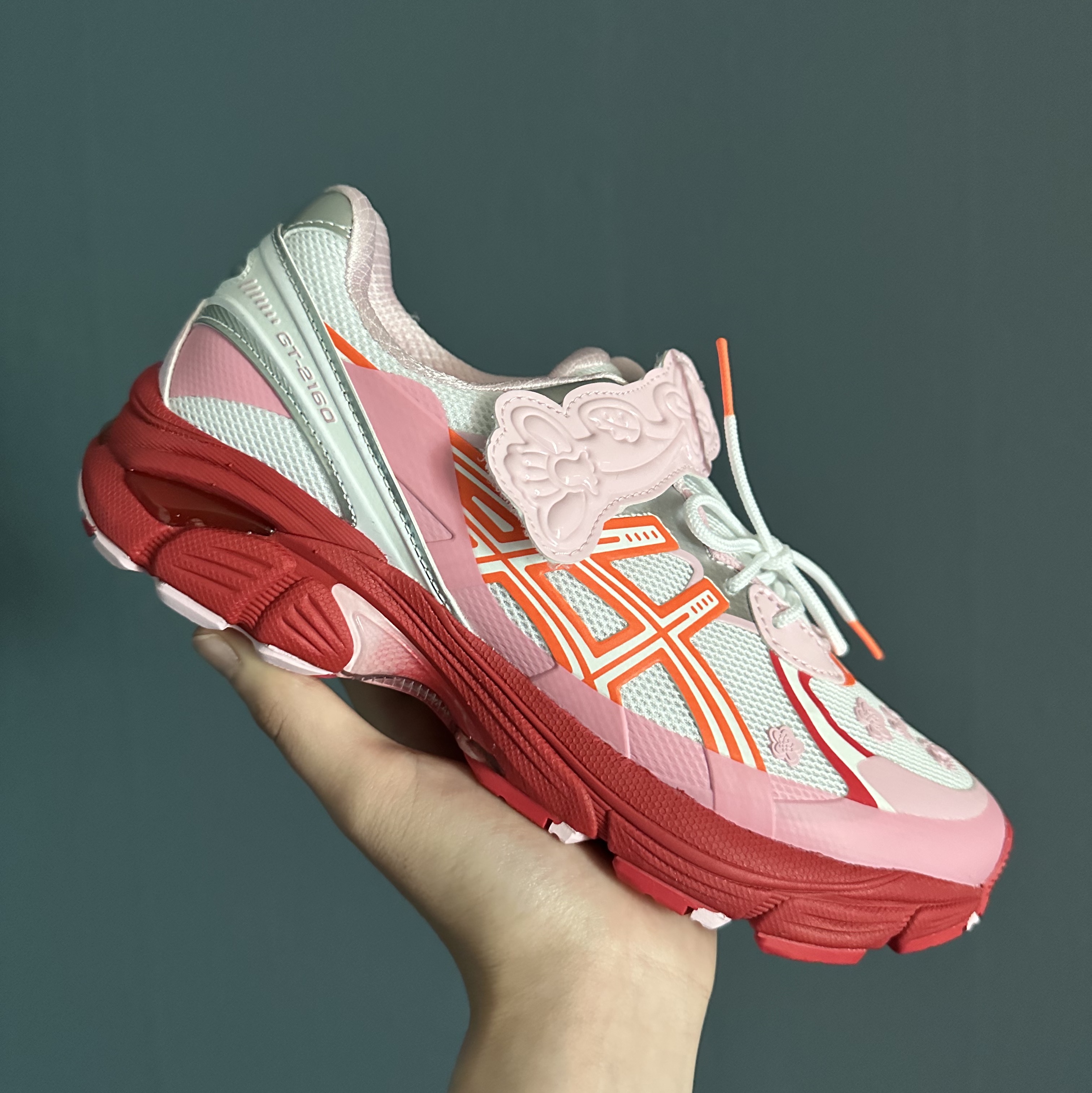Asics x Cecilie Bahnsen GT-2160 White Habanero 착용 스타일 - 1