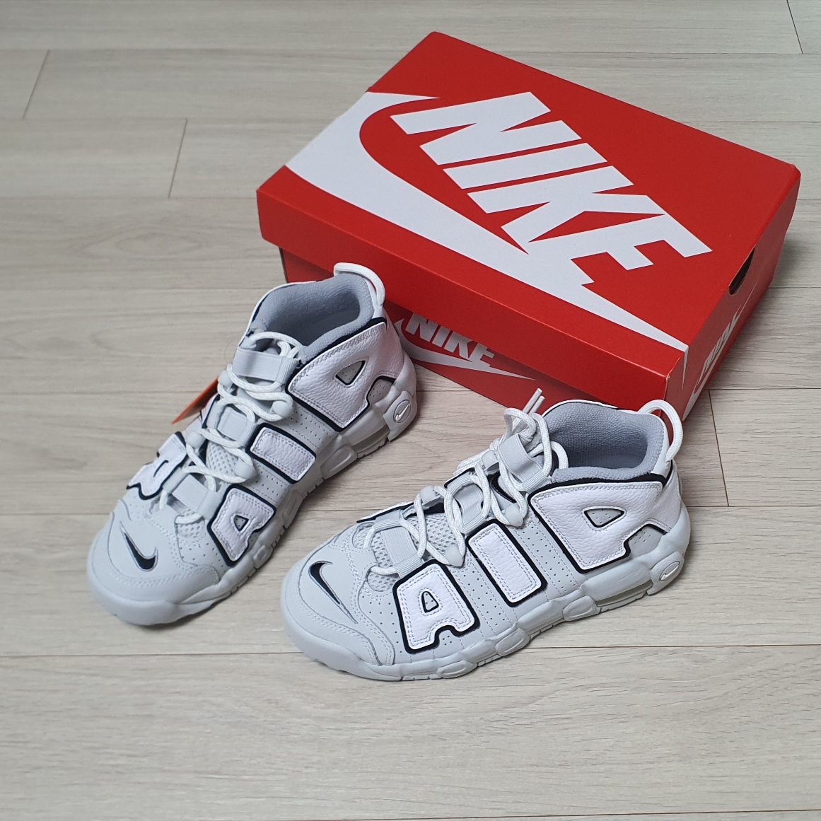 Nike Air More Uptempo Photon Dust 착용 스타일 - 3