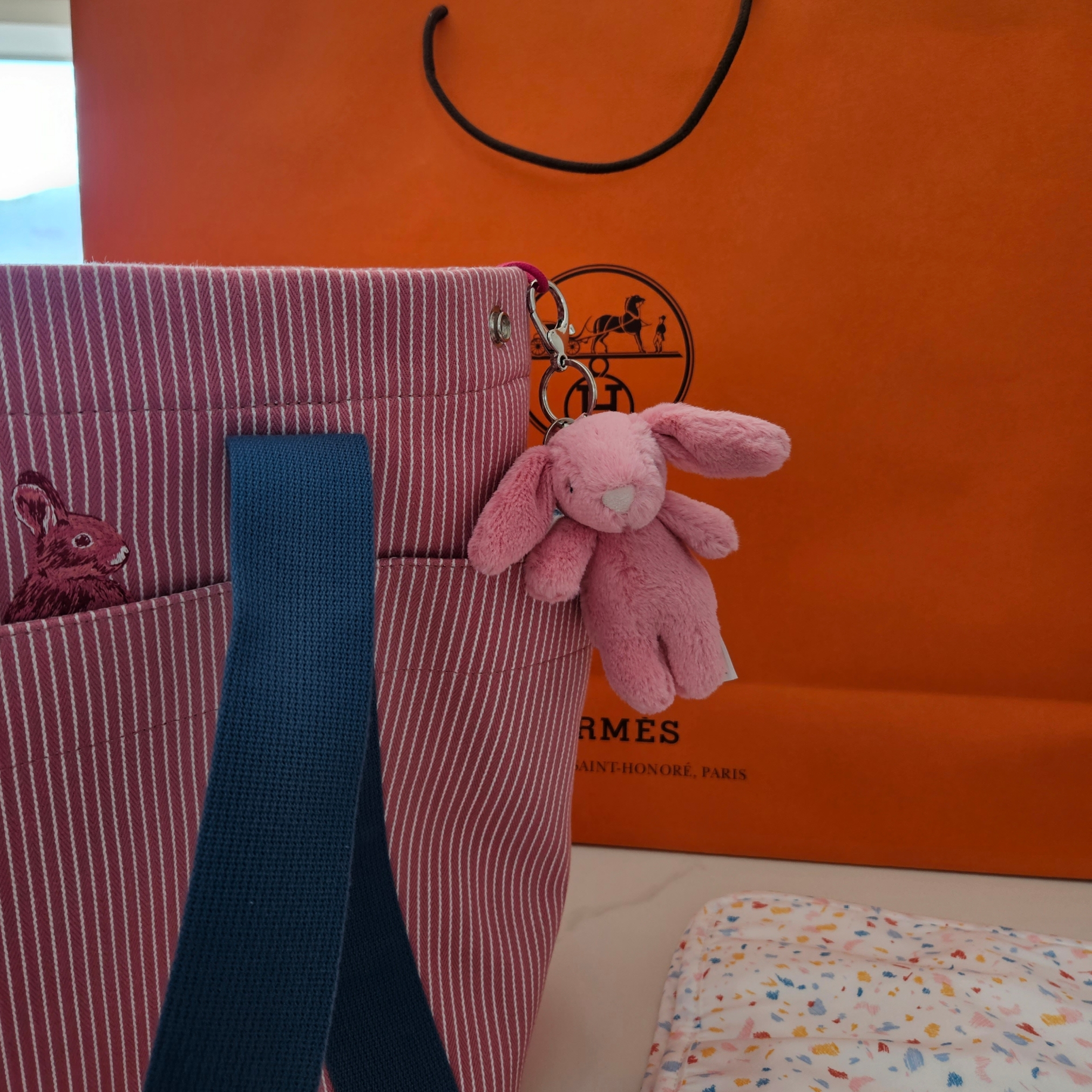 Jellycat Bashful Bunny Bag Charm Pink 착용 스타일 - 4