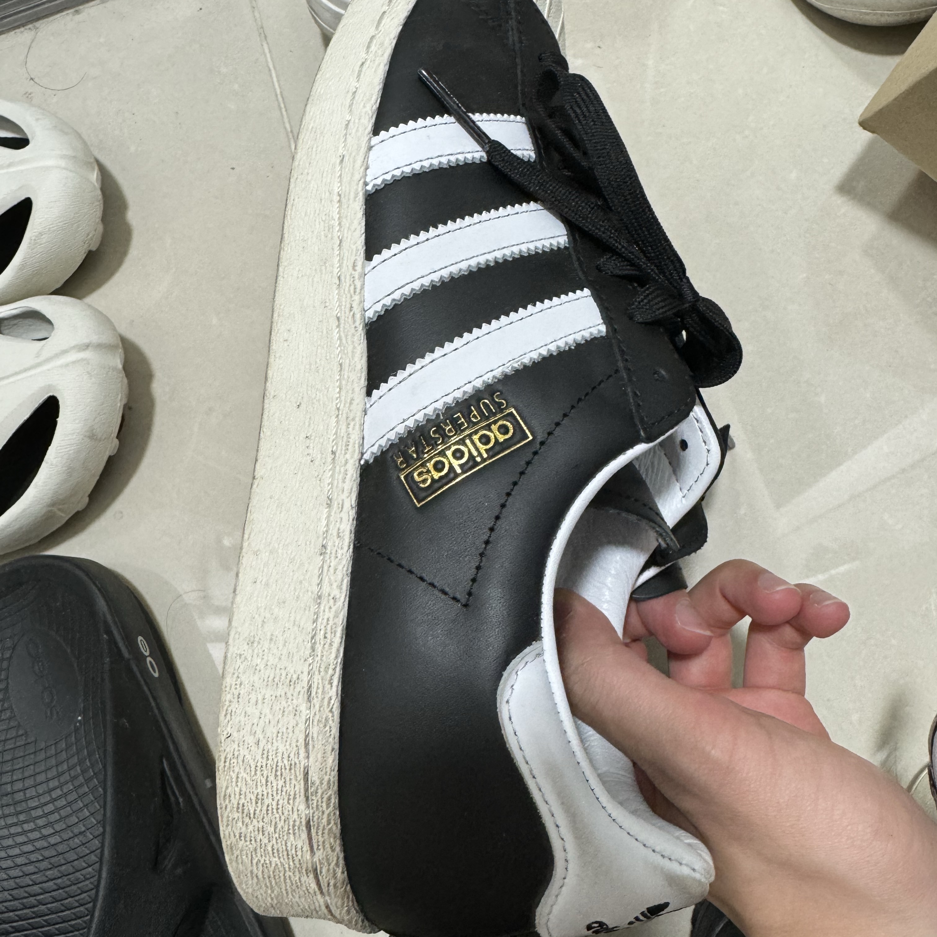 Adidas x BAPE Superstar 80s Core Black Off White 착용 스타일