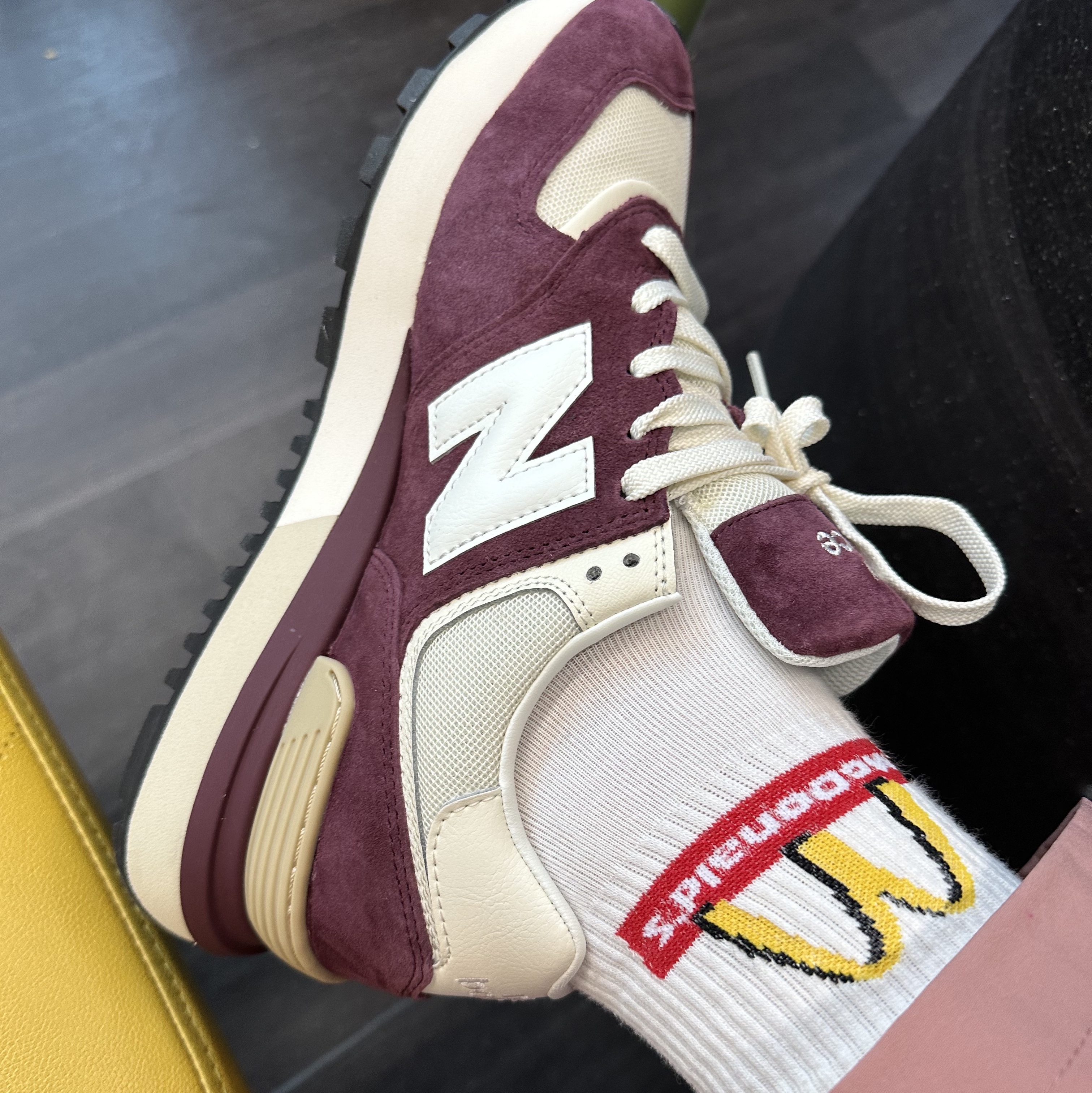 New Balance 574 Legacy Burgundy Angora 착용 스타일