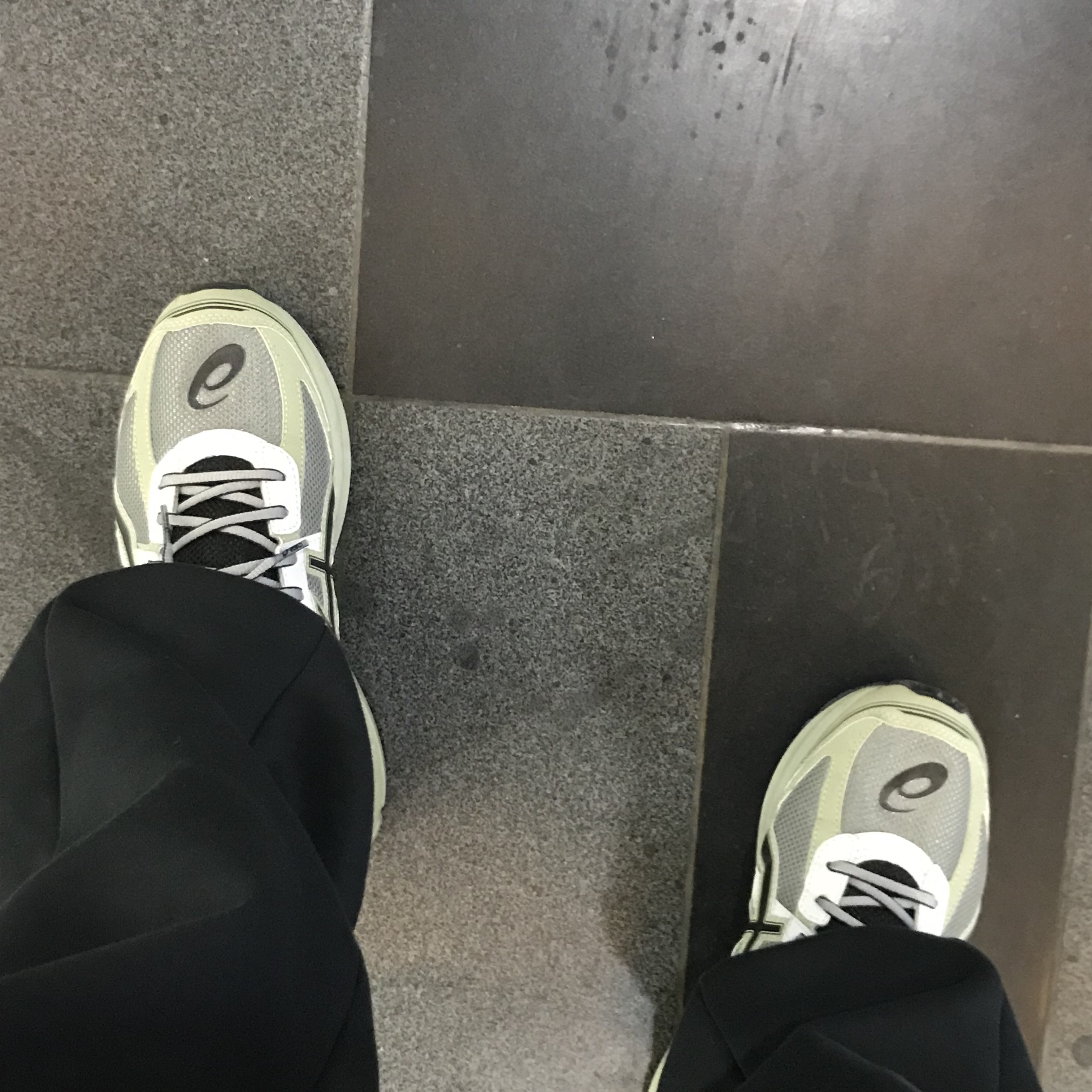 Asics Jog 100 S Sheet Rock - 2E Wide 착용 스타일