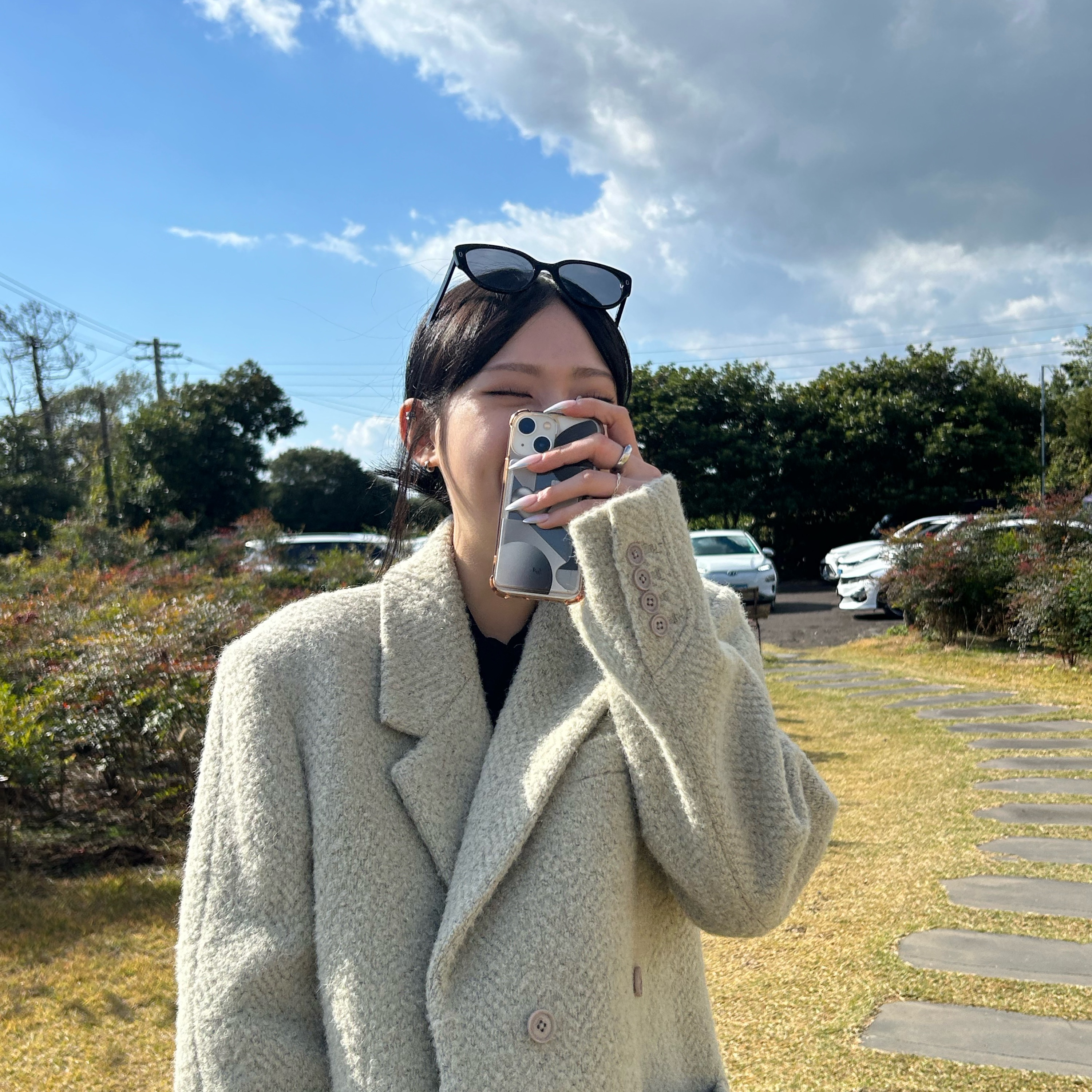Matin Kim Logo Checkboard Muffler Ivory, (W) UGG Classic Ultra Mini Platform Boots Black 착용 스타일 - 4