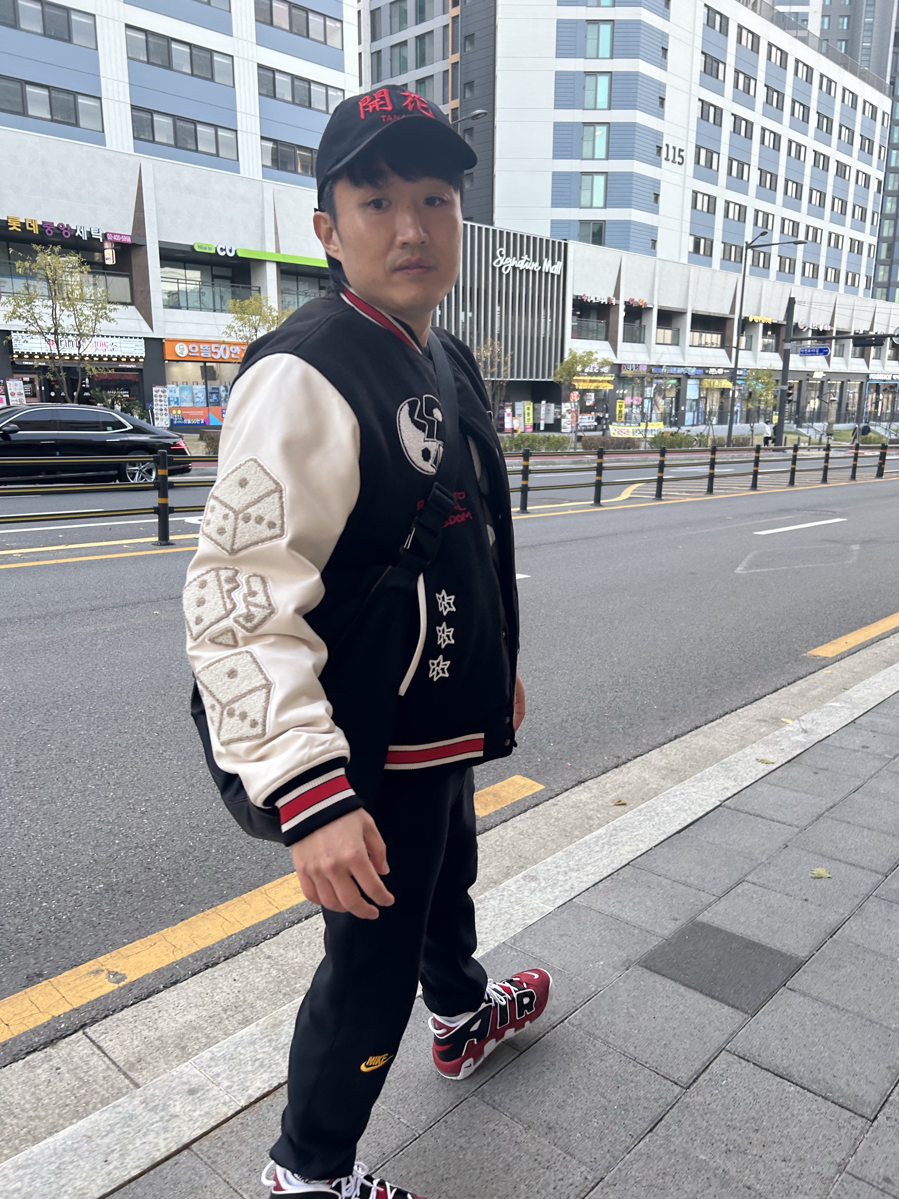 Darkr8m Studio x Tanaka Flowering Cap Black Red, Nike Air More Uptempo 96 Bulls 2021 착용 스타일