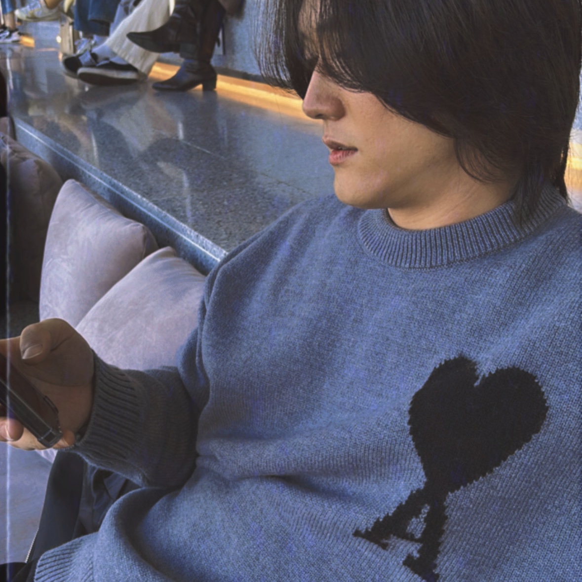 AMI de Coeur Oversize Intarsia Sweater Grey Black 착용 스타일
