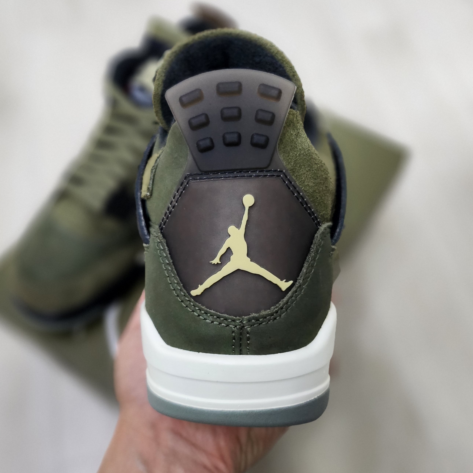 Jordan 4 Retro SE Craft Medium Olive 착용 스타일 - 3