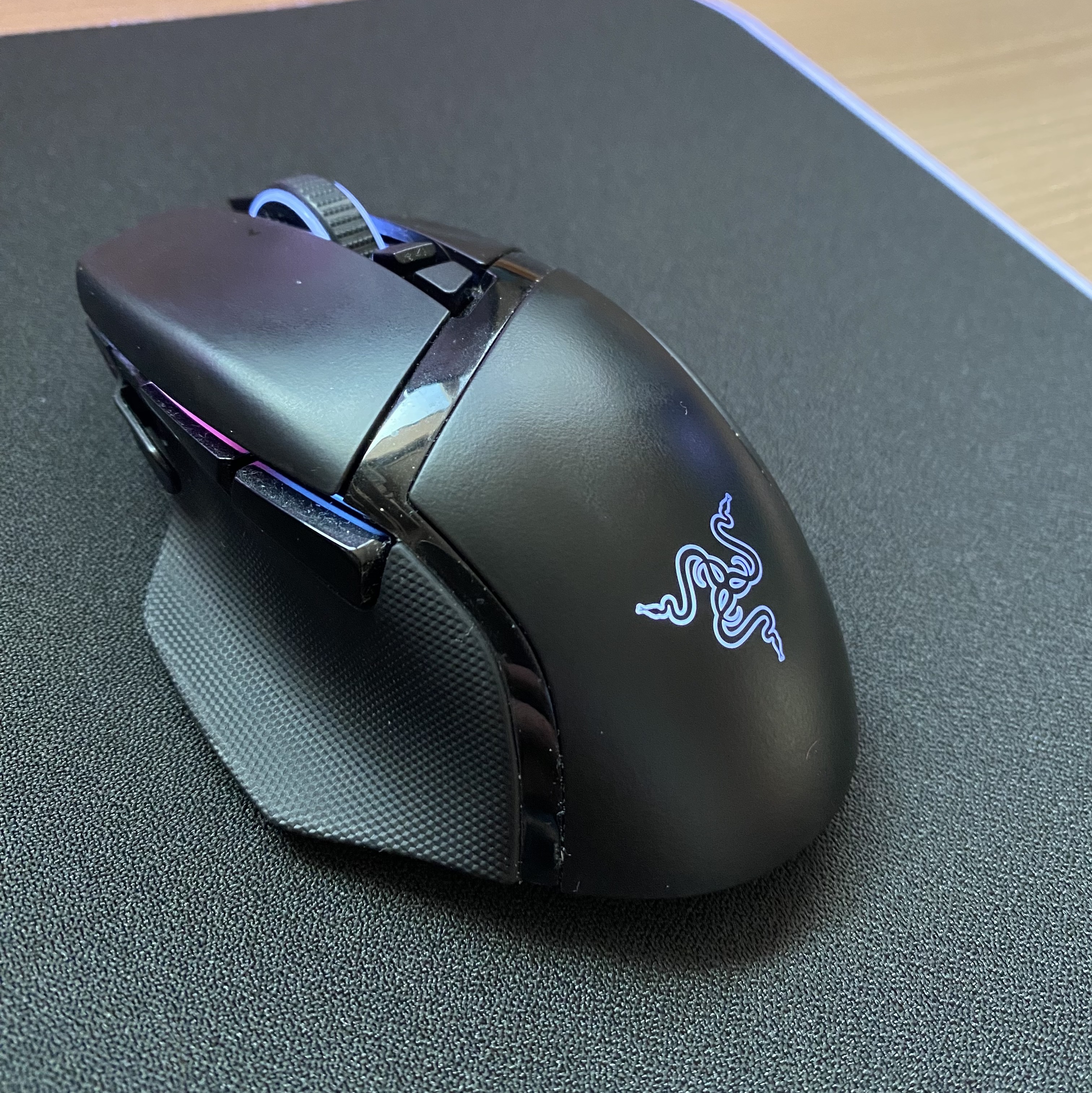 Razer Basilisk Ultimate with Charging Dock Black (Korean Ver.) 착용 스타일