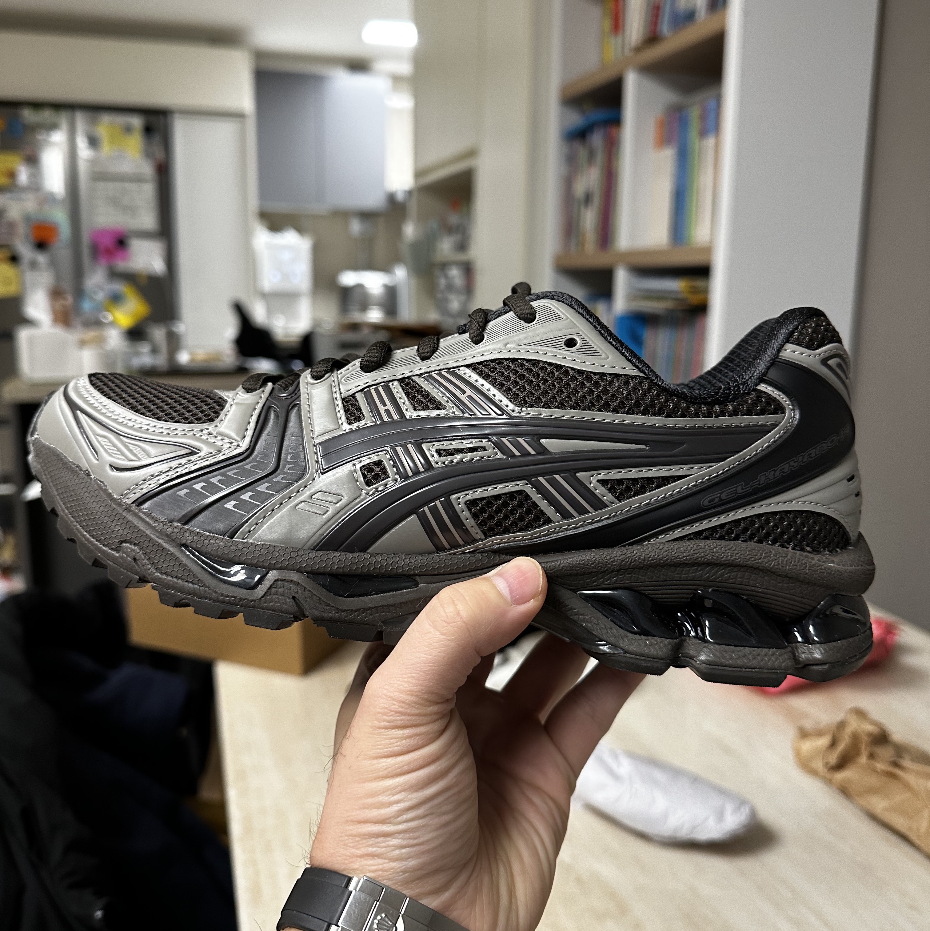 Asics x Atmos x Undermycar Gel-Kayano 14 Pepper Black 착용 스타일 - 1