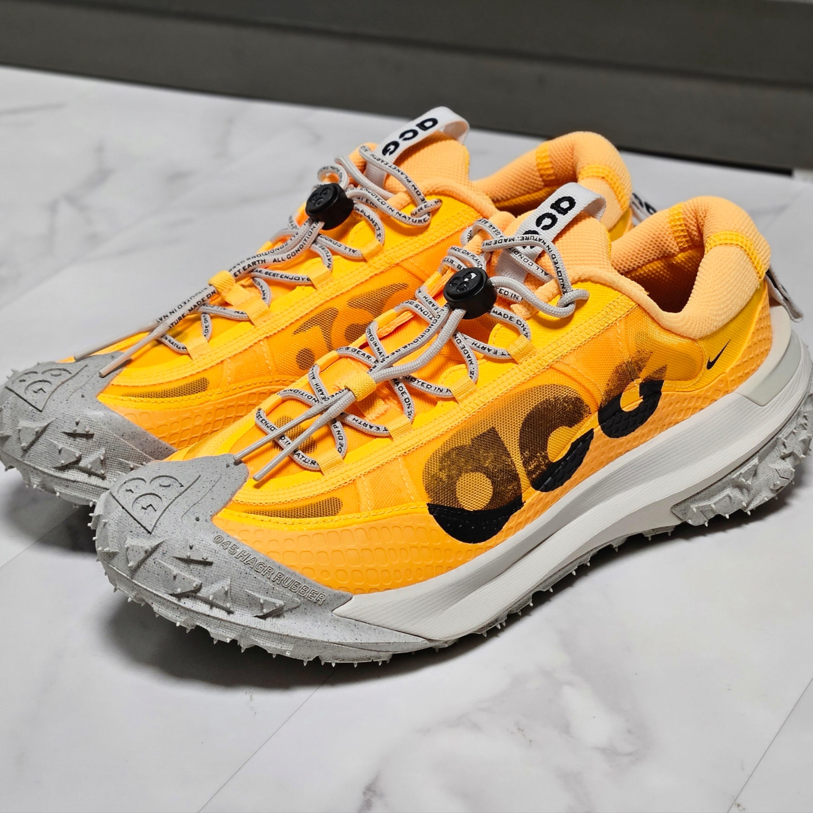 Nike ACG Mountain Fly 2 Low Laser Orange 착용 스타일 - 7