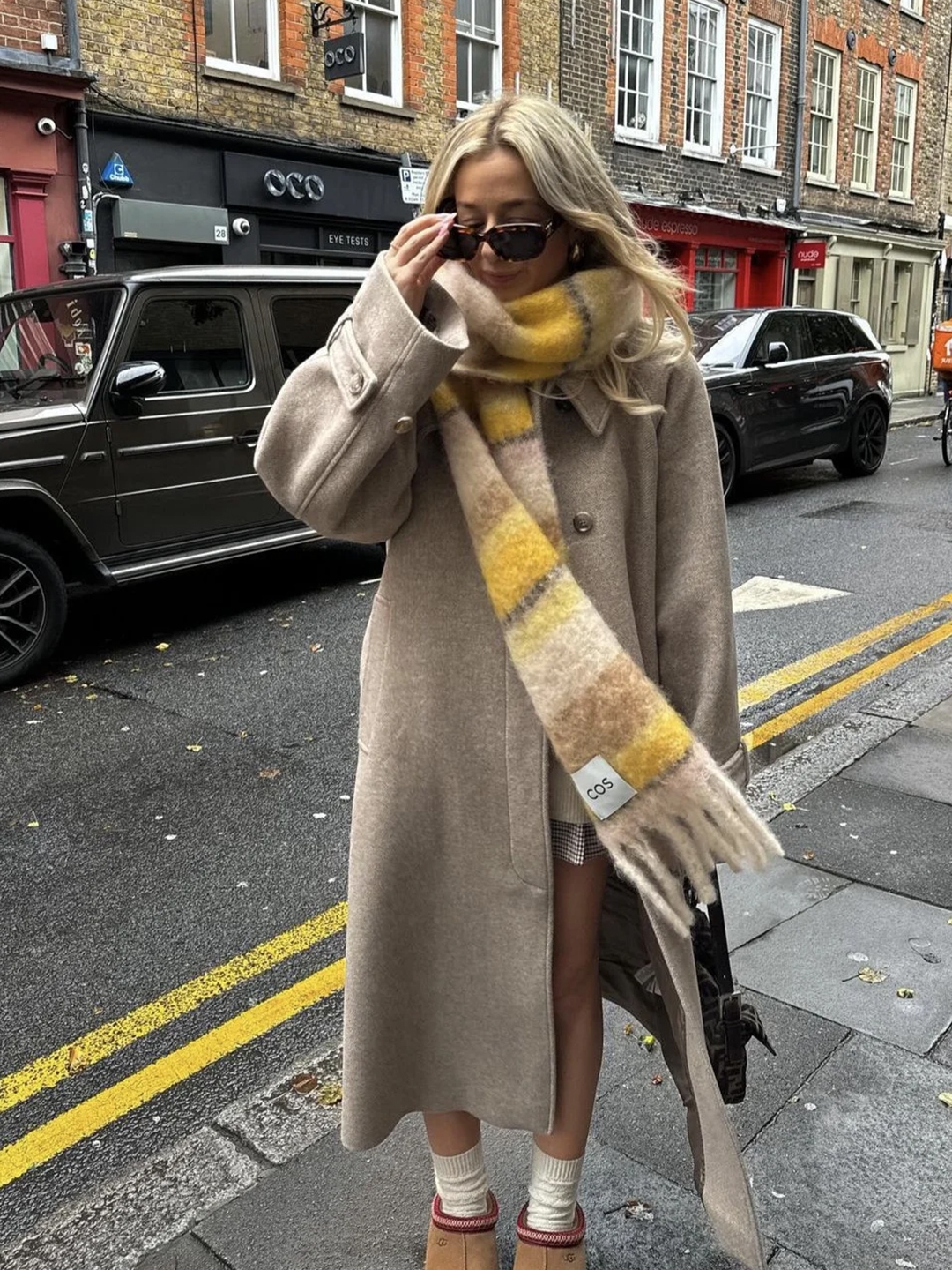 COS Oversized Mohair Blend Muffler Brown Yellow Striped, (W) UGG Tazz Slipper Chestnut 착용 스타일 - 2