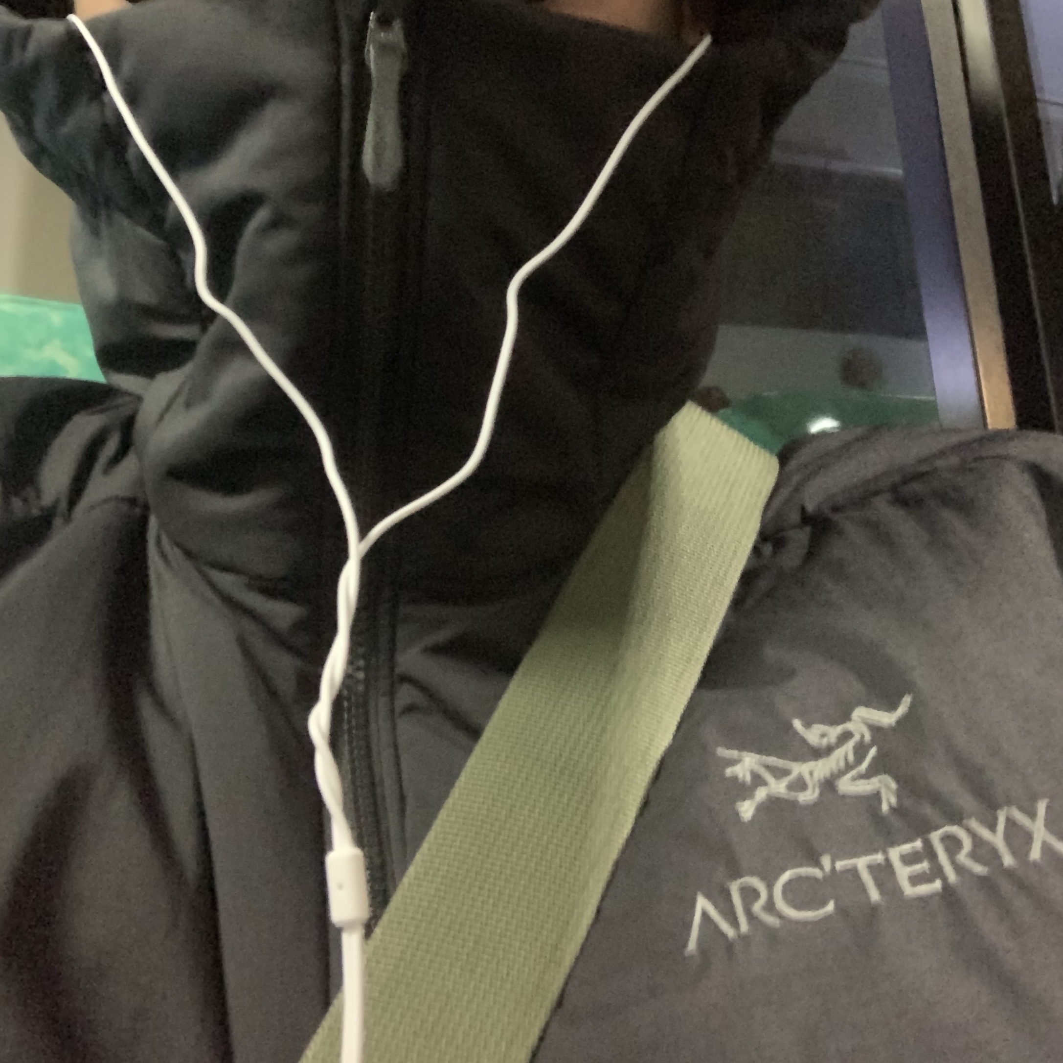 Arc'teryx Atom LT Hoody Black 착용 스타일 - 1