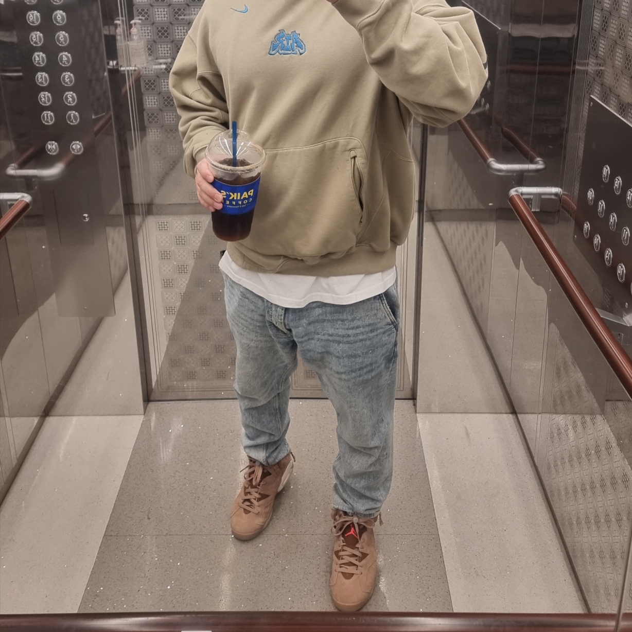 Nike x Off-White NRG Fleece Hoodie Khaki - Asia, Jordan 6 x Travis Scott Retro SP British Khaki 착용 스타일