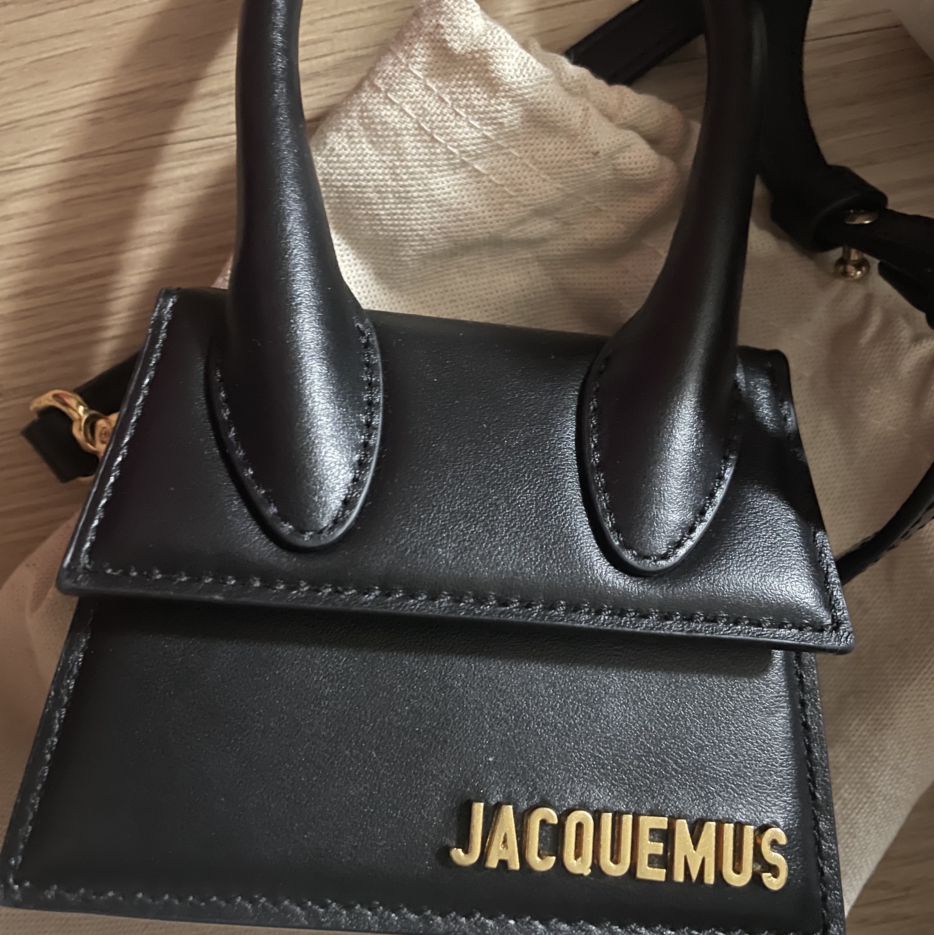 Jacquemus Le Chiquito Signature Leather Mini Handbag Black 착용 스타일