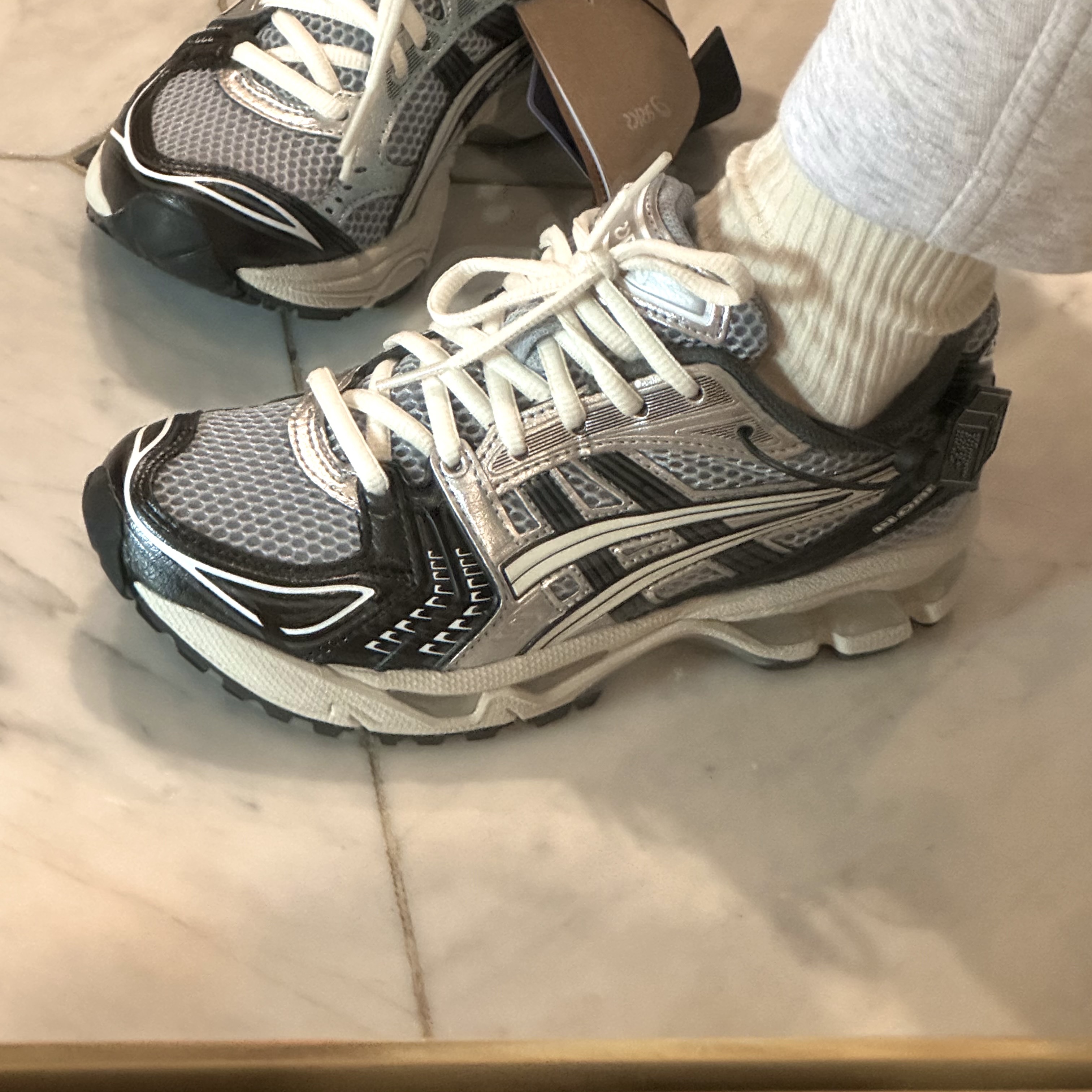 Asics Gel-Kayano 14 Black Glacier Grey 착용 스타일