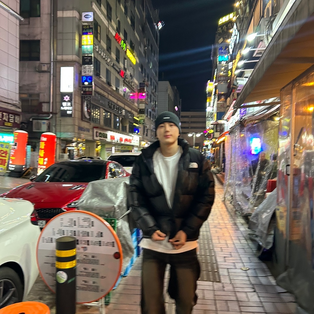 Supreme Overdyed Beanie Black 착용 스타일