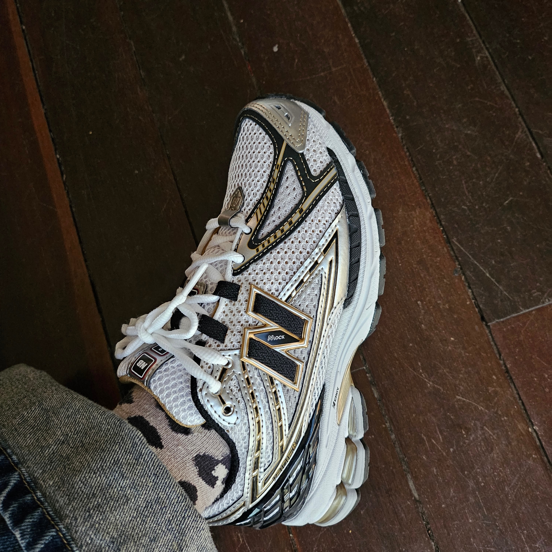 New Balance 1906R White Gold 착용 스타일