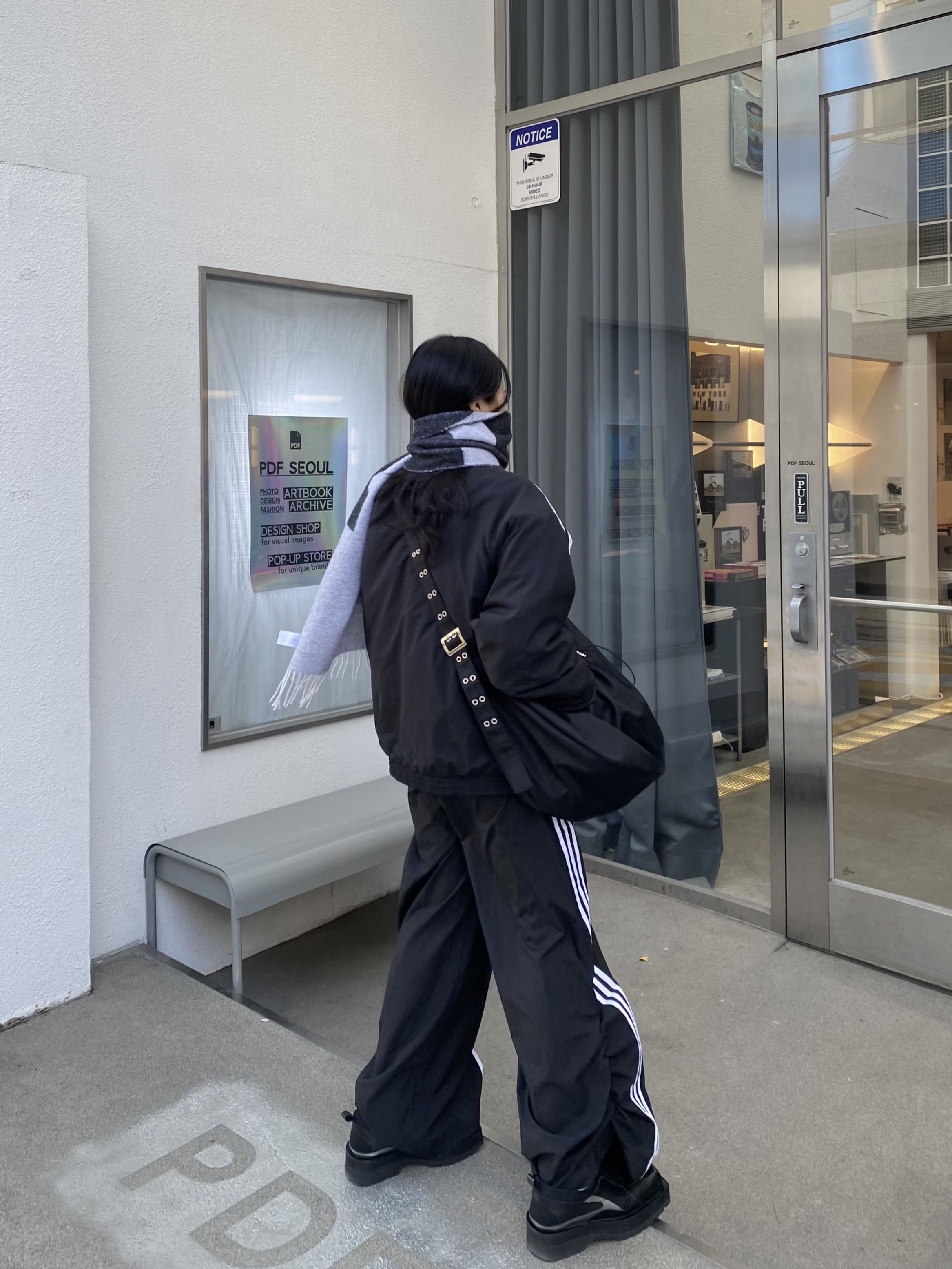 A.P.C. Malo Muffler Black 착용 스타일 - 3