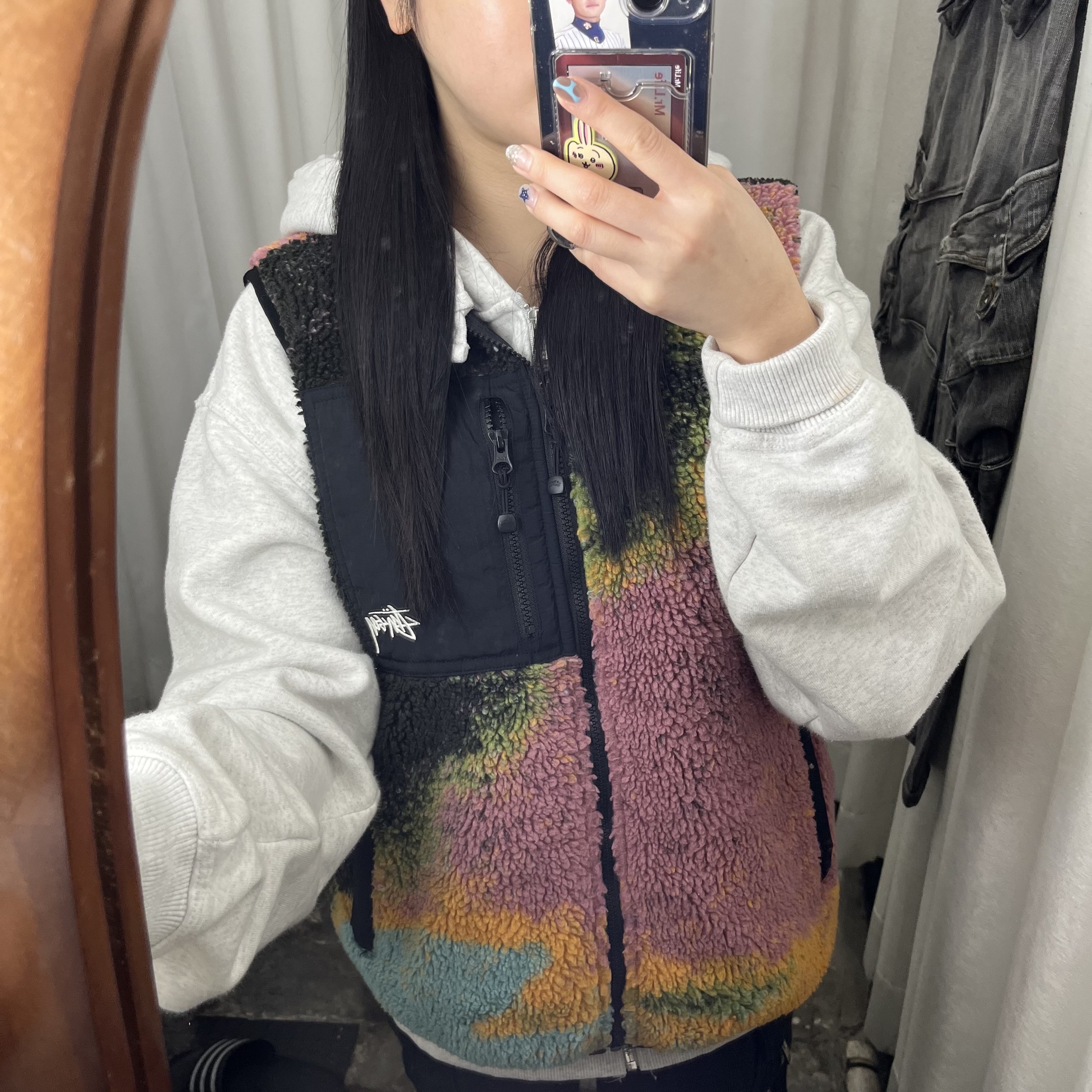 Stussy Jacquard Dye Sherpa Vest Berry, Stussy Basic Stussy Zip Hoodie Ash Heather 2022 착용 스타일 - 1