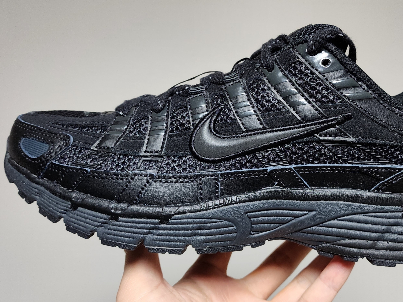 Nike P-6000 PRM Triple Black 착용 스타일