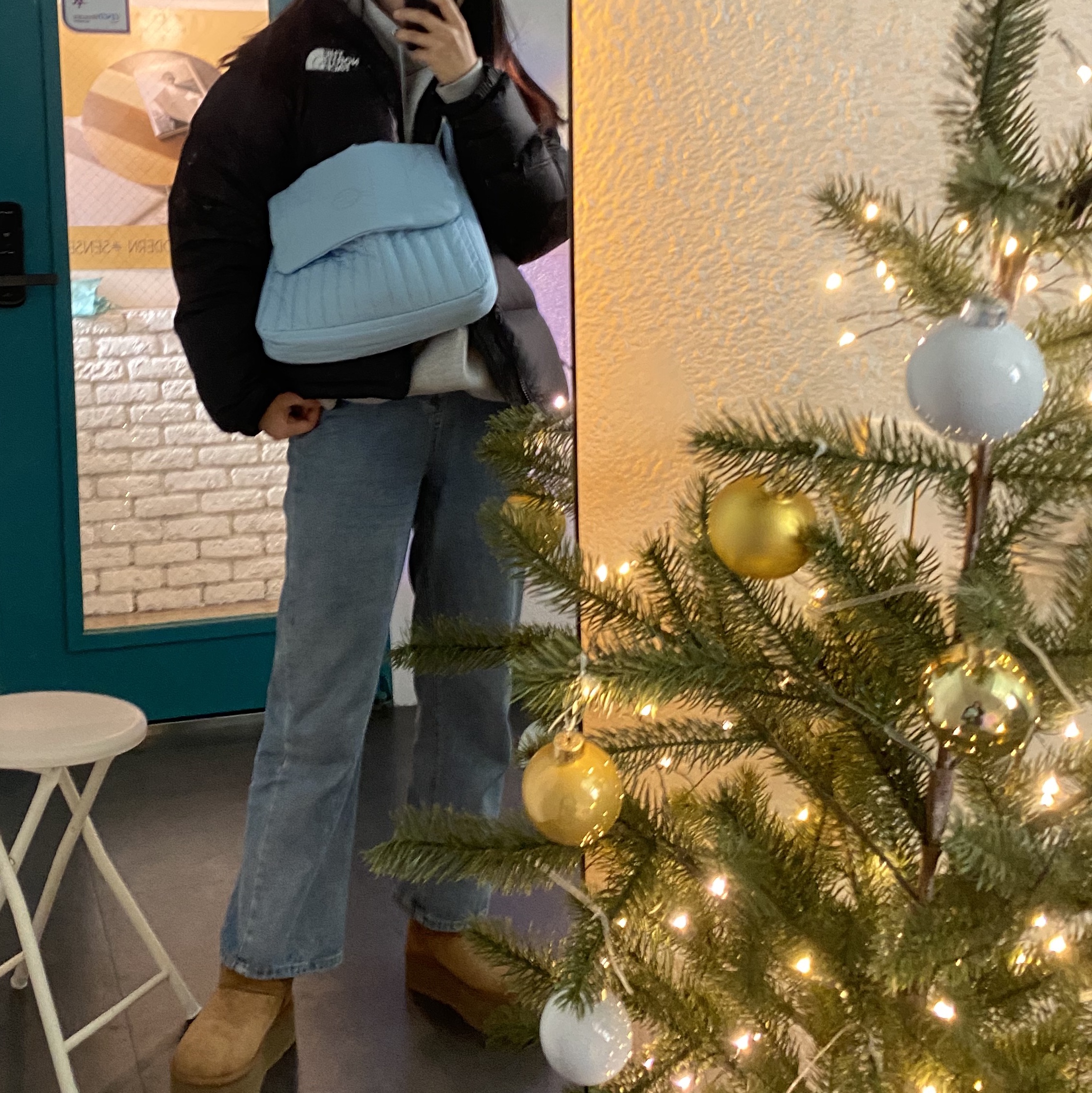 The North Face 1996 Retro Nuptse Jacket Black, (W) UGG Classic Ultra Mini Platform Boots Chestnut 착용 스타일 - 2