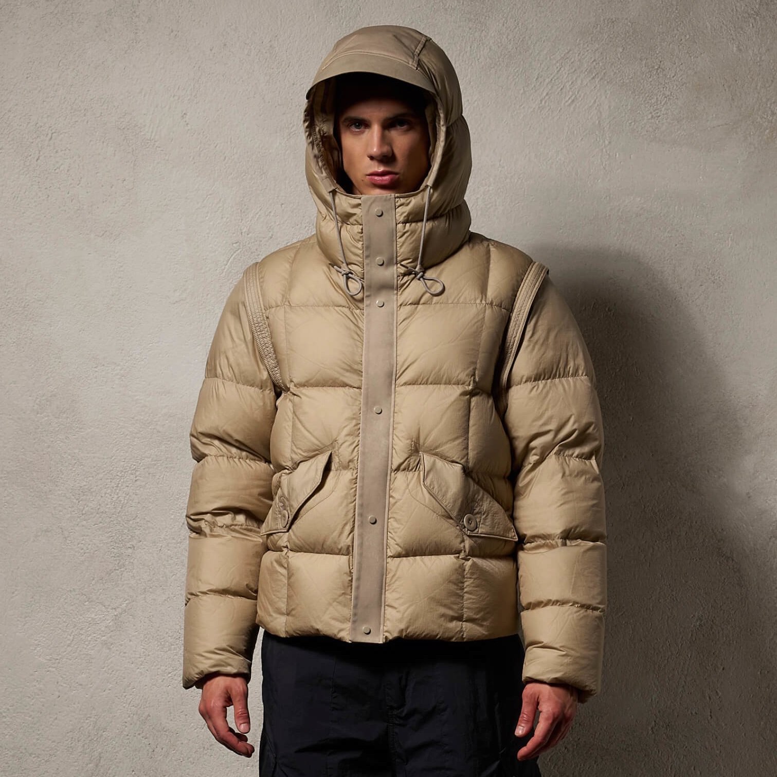 Ten C Artic Down Parka Black, Ten C Hurricane Combo Down Anorak Pale Taupe 착용 스타일 - 4