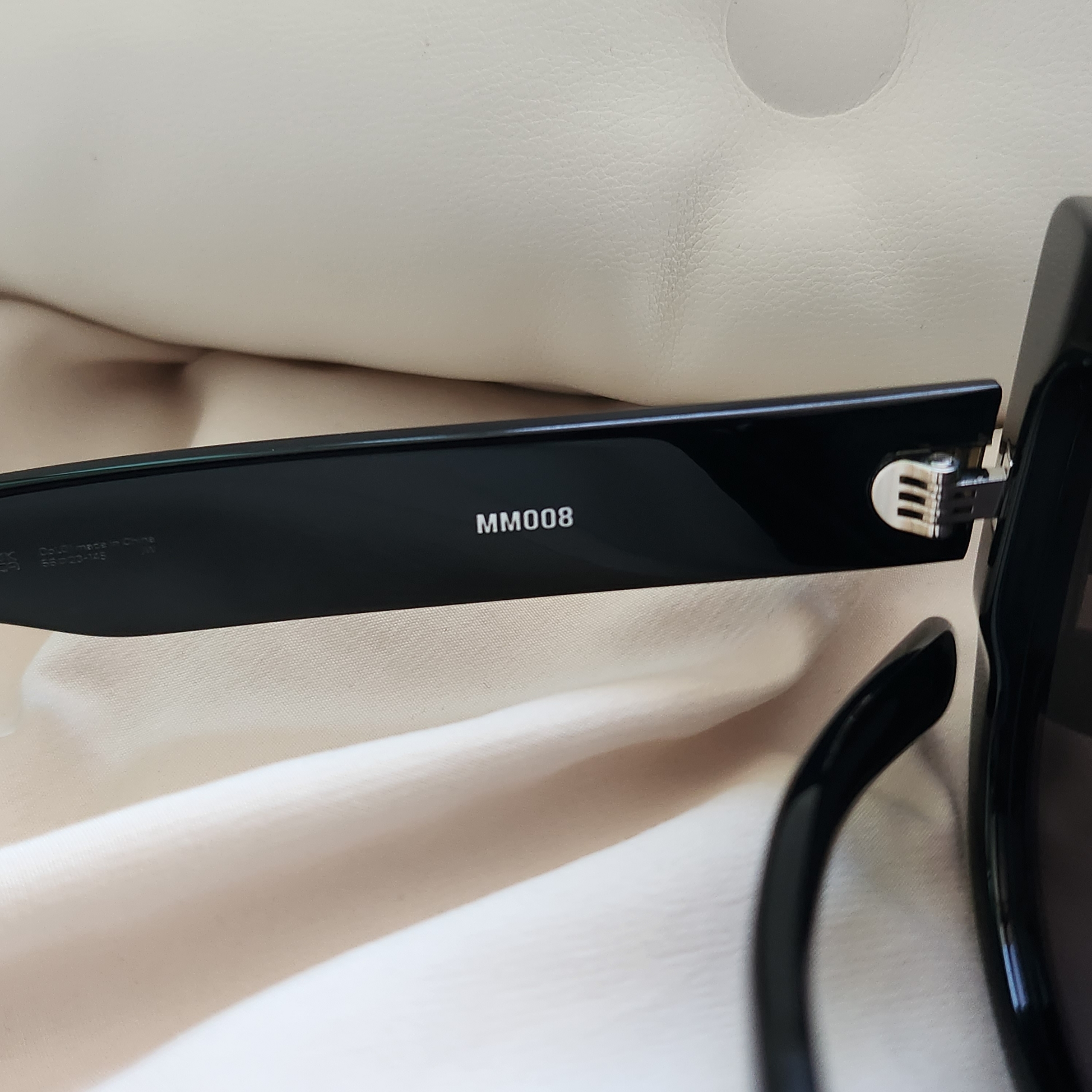 Gentle Monster x Maison Margiela MM008 Black Black 착용 스타일 - 6