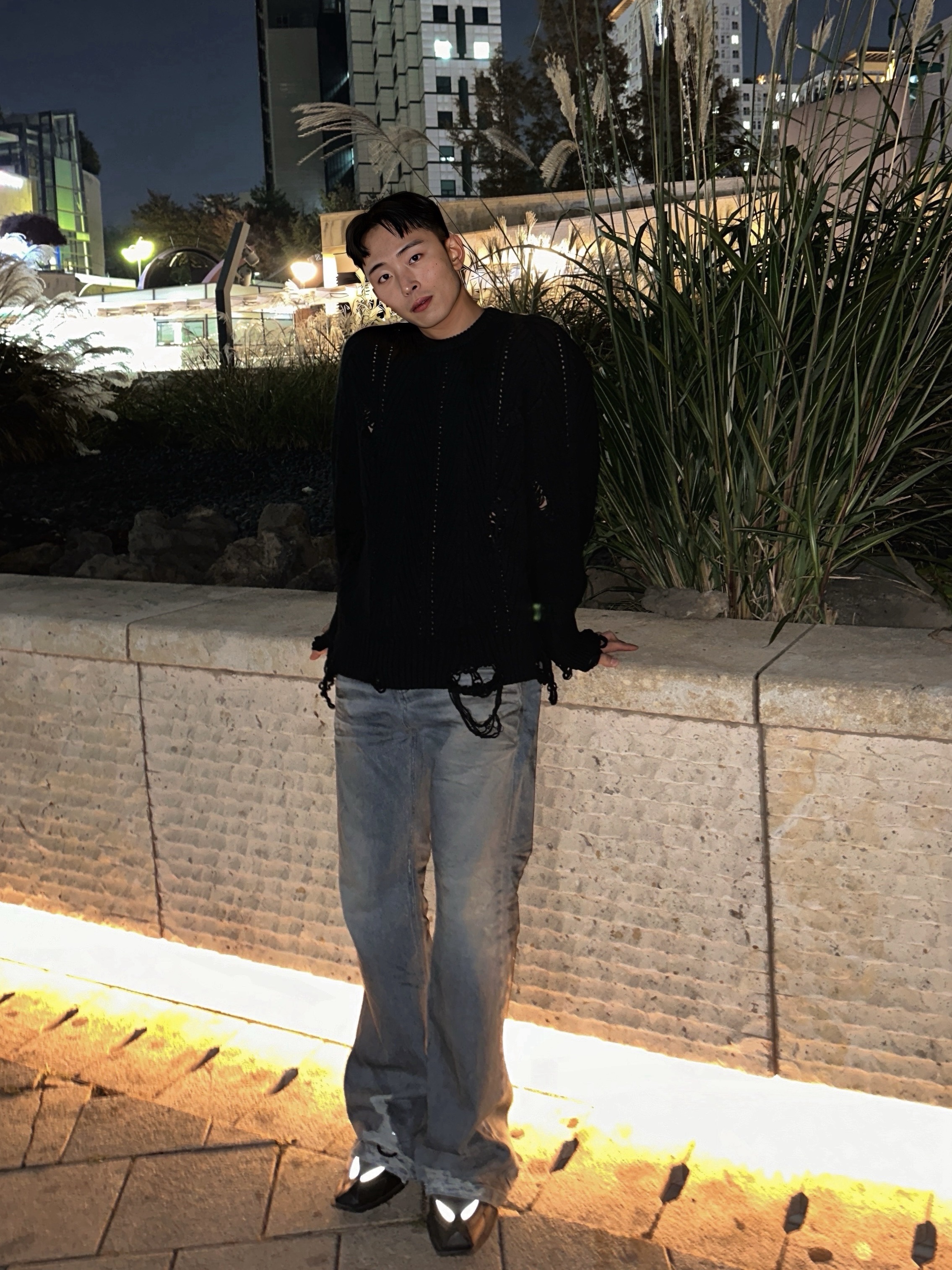Project G/R Flare Jeans Blue, Nike x Martine Rose Shox MR4 Black 착용 스타일 - 4