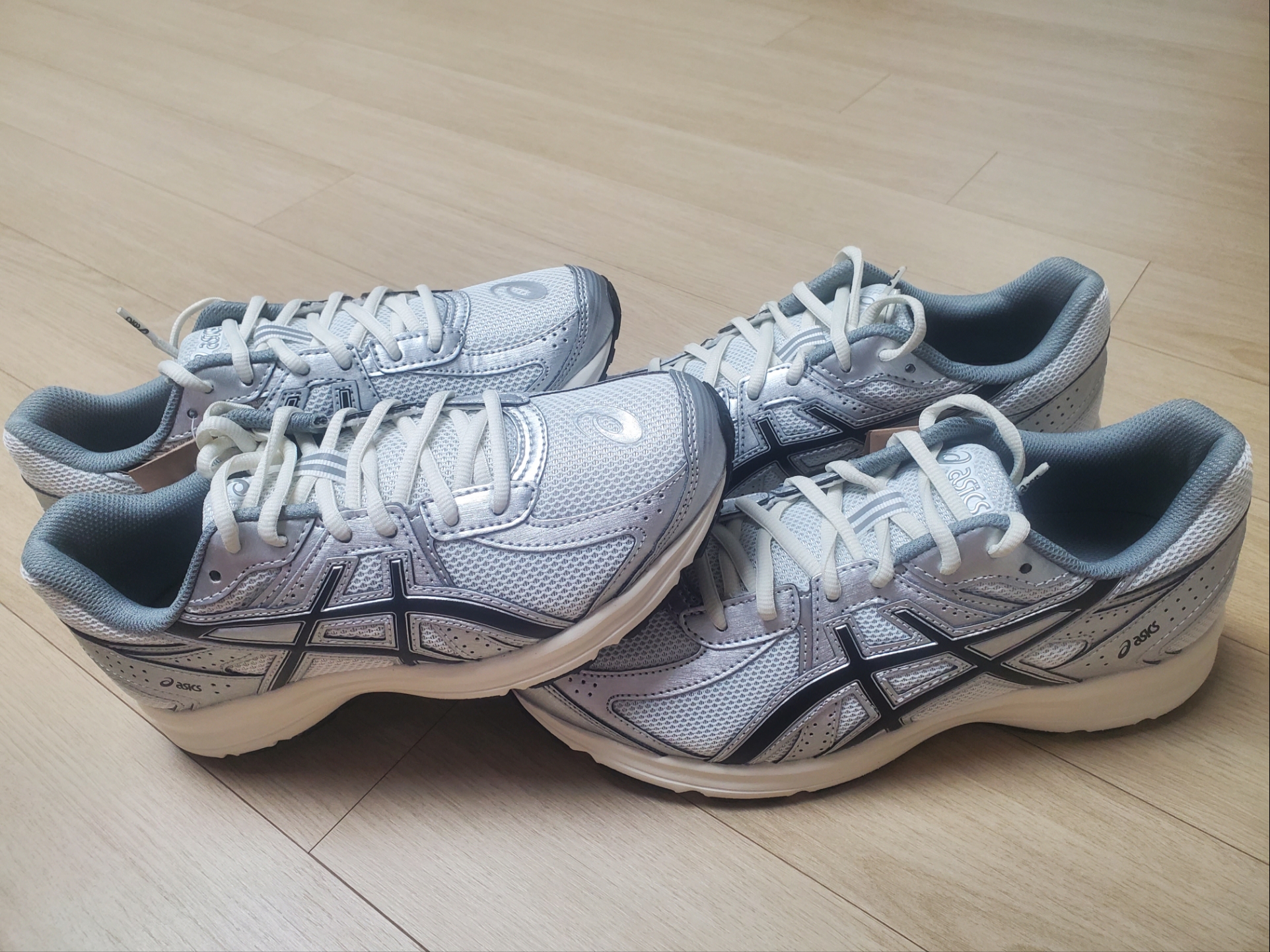 Asics Jog 100 S White Black - 2E Wide 착용 스타일 - 1