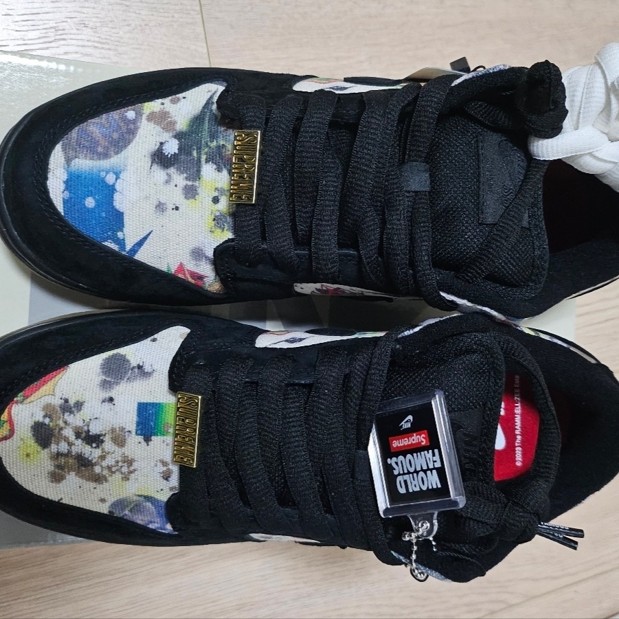 Nike x Supreme SB Dunk Low QS Rammellzee Black 착용 스타일
