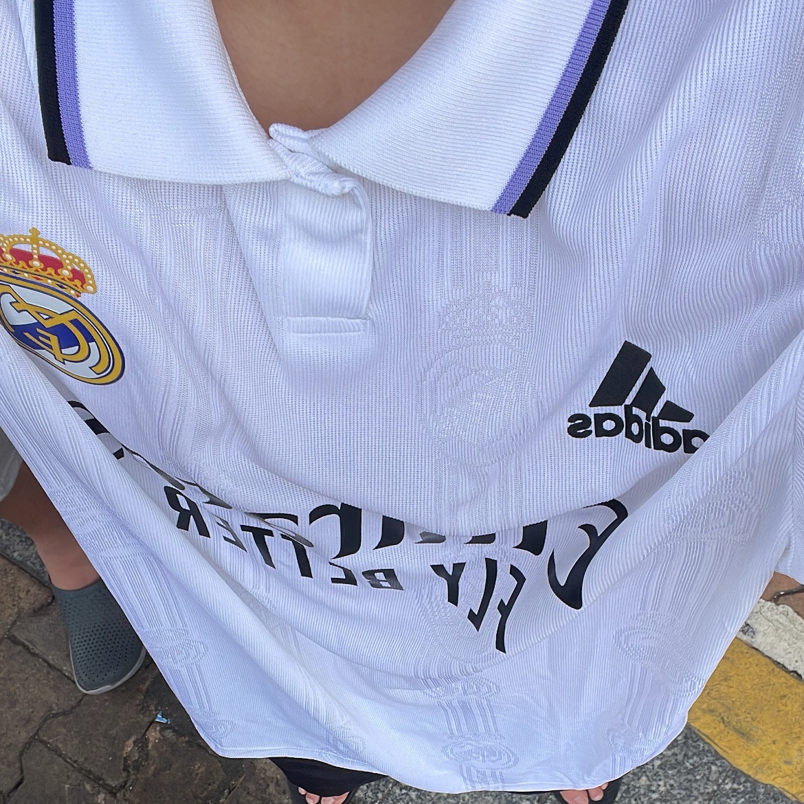 Adidas Real Madrid 2022/23 Home Jersey White - US Sizing (Non Marking Ver.) 착용 스타일 - 1