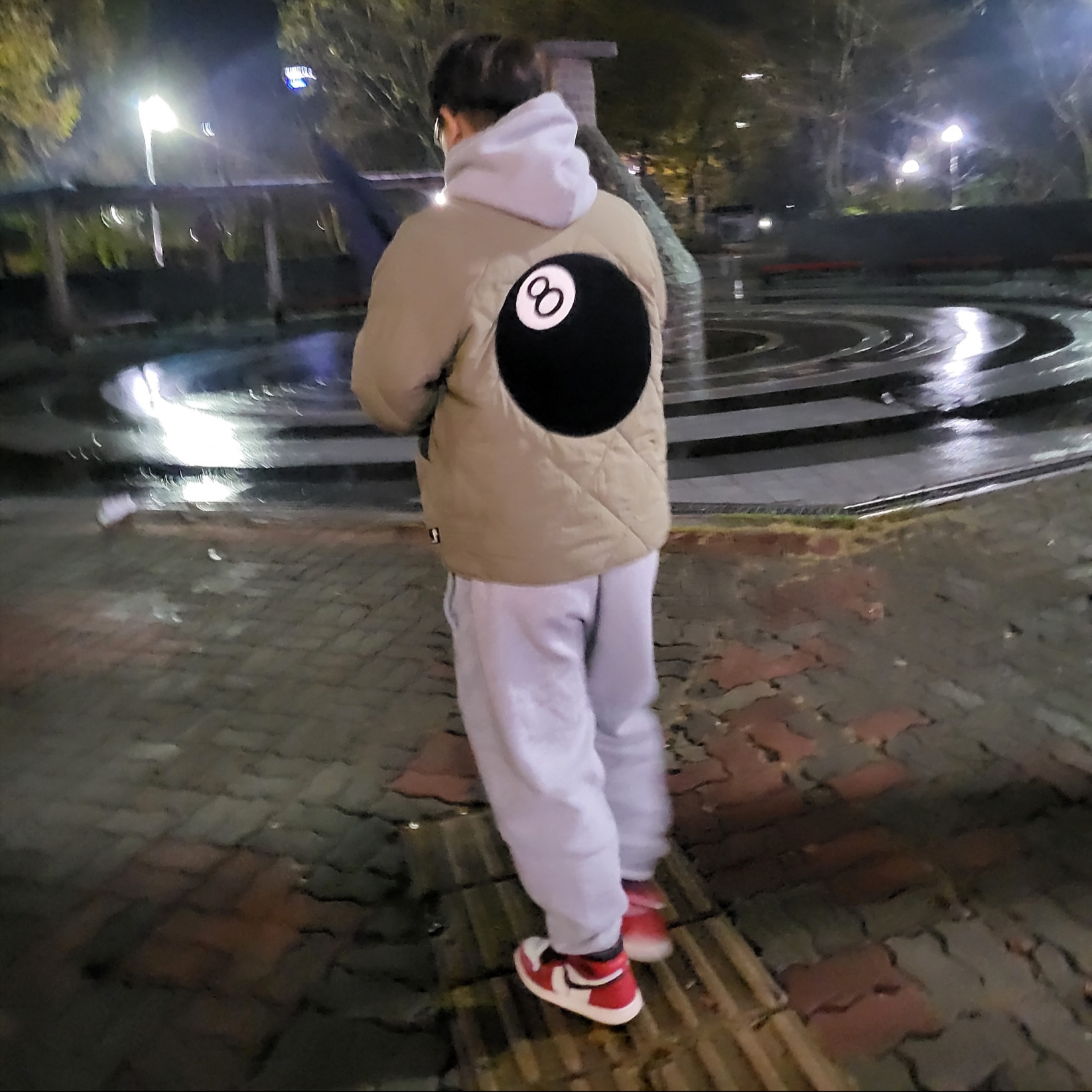 Stussy 8 Ball Quilted Liner Jacket Olive, Nike x Stussy NRG RA Pullover Hoodie Dark Grey Heather (DJ9488-063) 착용 스타일